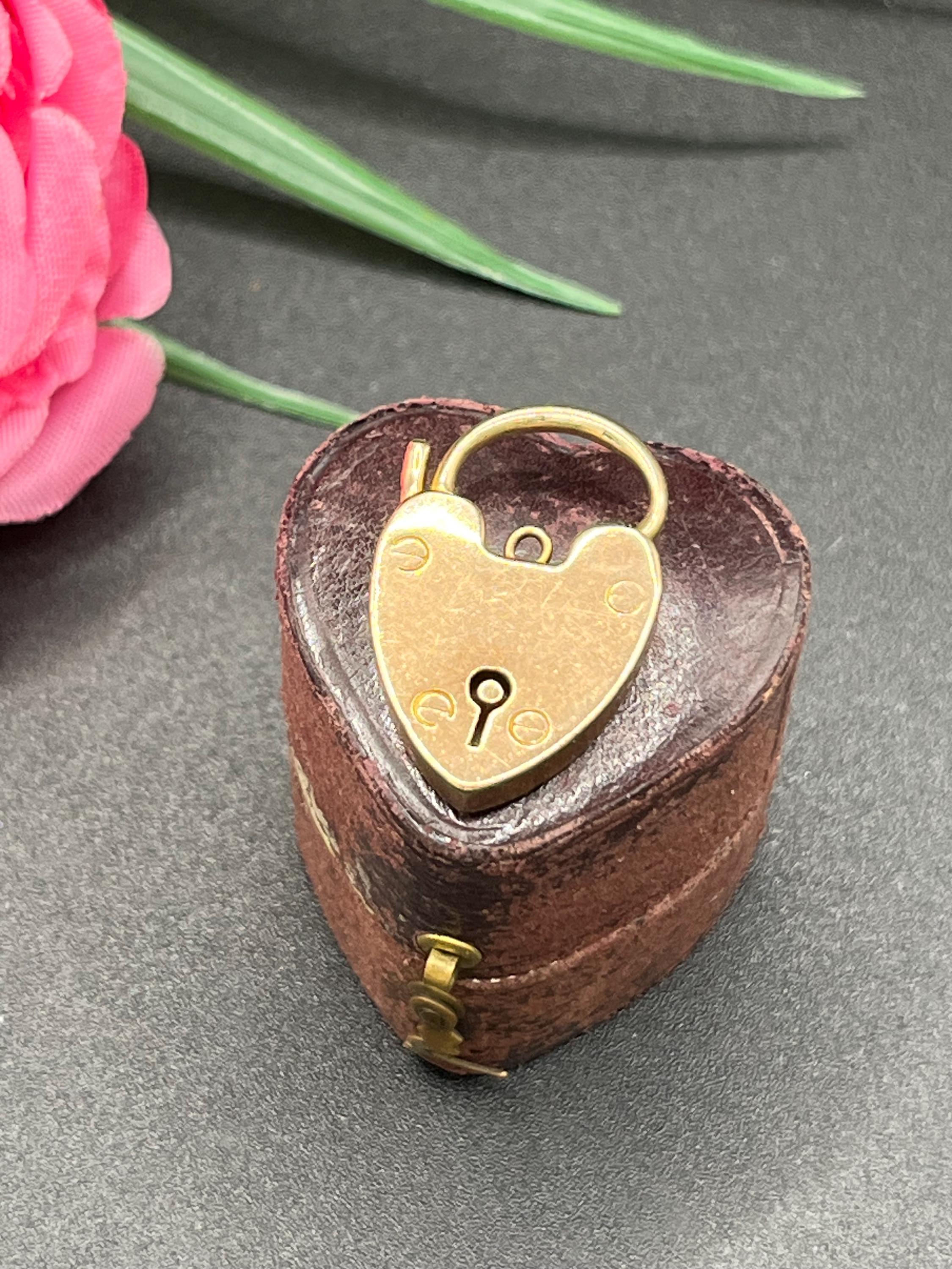 Antiguo oro rosa de 9 ct, colgante eduardiano de candado de corazón, cierre de dije de pulsera en venta 4