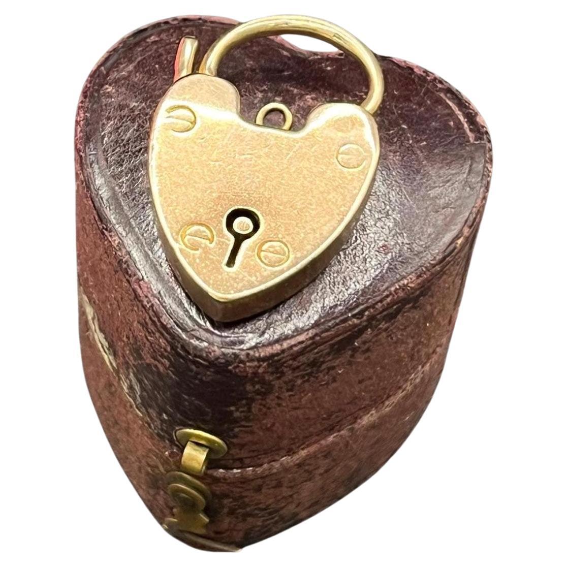 Antiguo oro rosa de 9 ct, colgante eduardiano de candado de corazón, cierre de dije de pulsera en venta