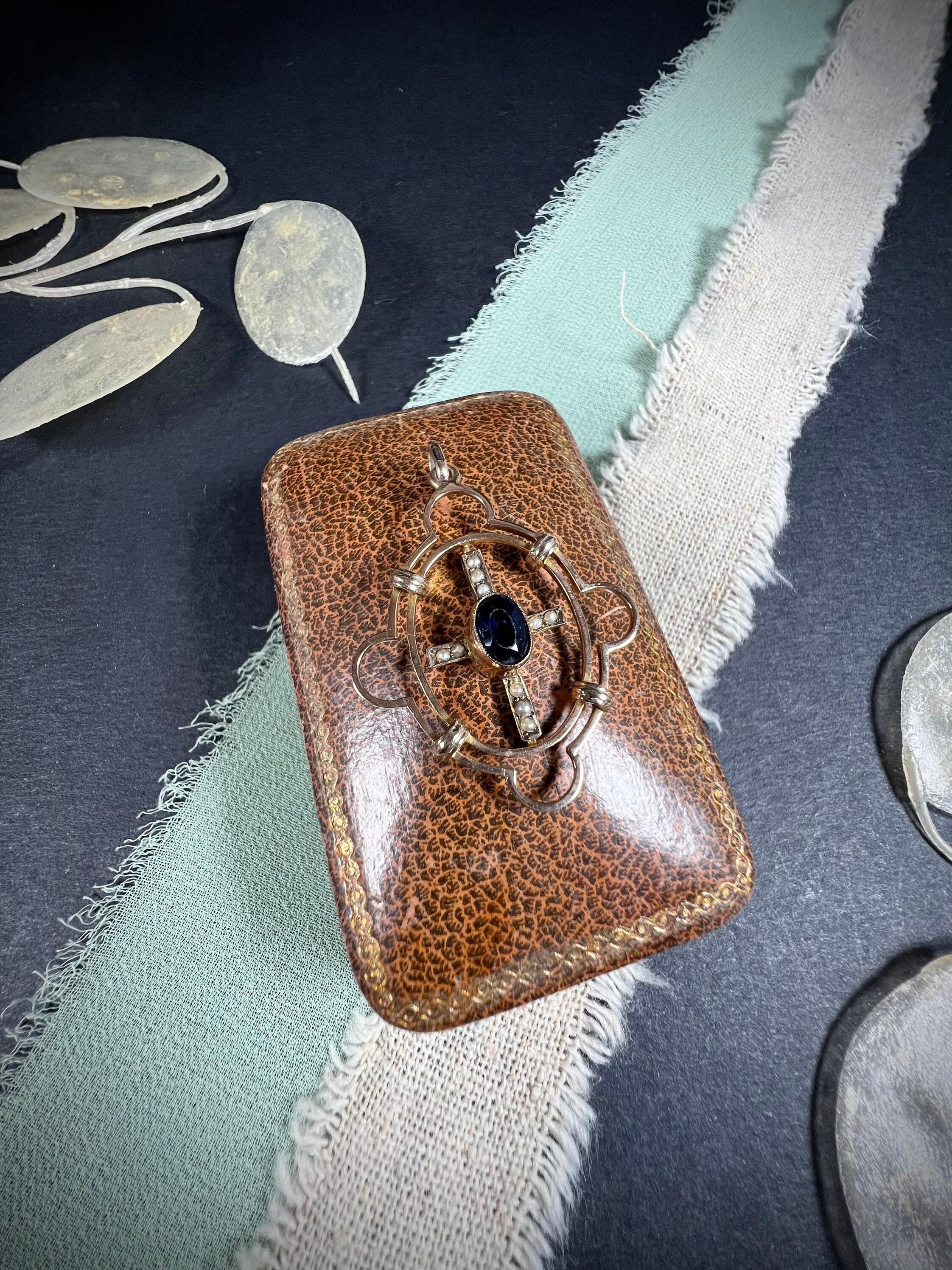 Pendentif édouardien ancien en or rose 9 carats, saphir et perle en forme de croix en vente 5