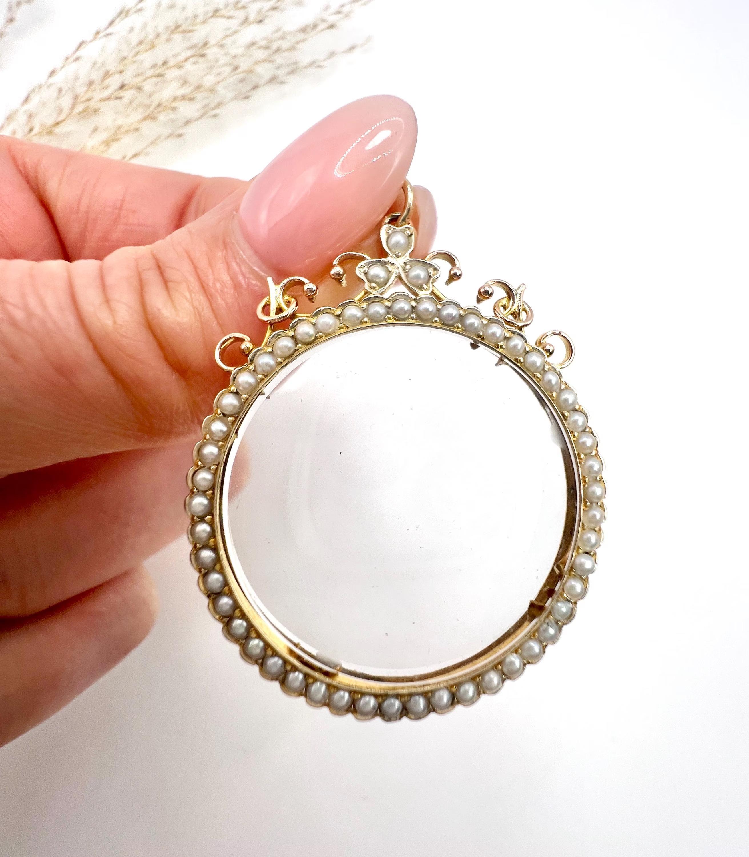 Antique 9ct Rose Gold, Edwardian Seed Pearl Glass Locket Pendant In Good Condition For Sale In Brighton, GB