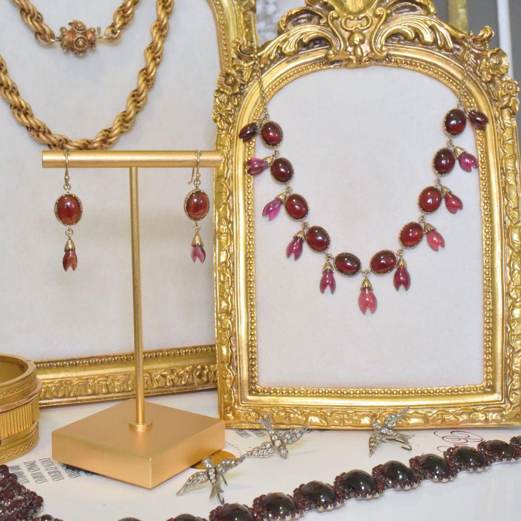 Rose Cut Antique 9ct Rose Gold Garnet Demi-Parure Fringe Necklace And Earrings Circa 1900 For Sale