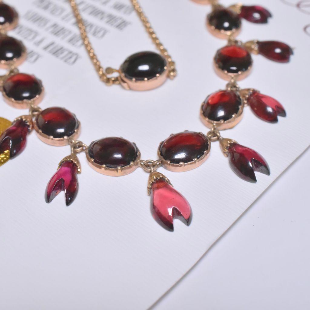 Antique 9ct Rose Gold Garnet Demi-Parure Fringe Necklace And Earrings Circa 1900 In Excellent Condition For Sale In NEW TOWN, AU