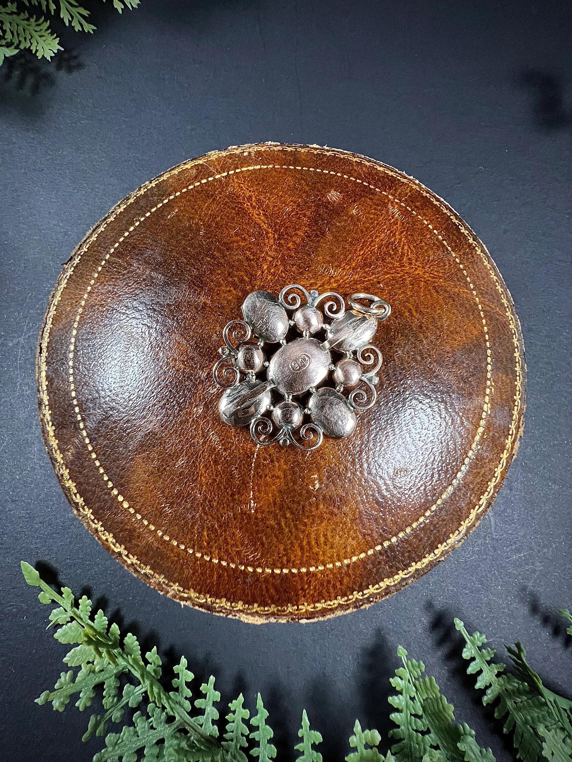Antique 9ct Rose Gold Georgian Garnet Pendant For Sale 4