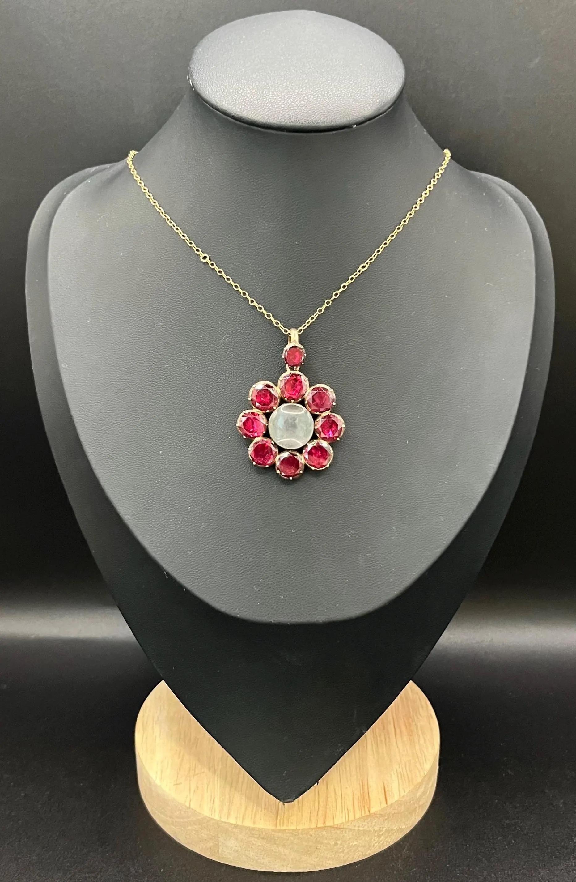 Vittoriano Ciondolo / medaglione antico in oro rosa 9ct Georgian Garnet in vendita