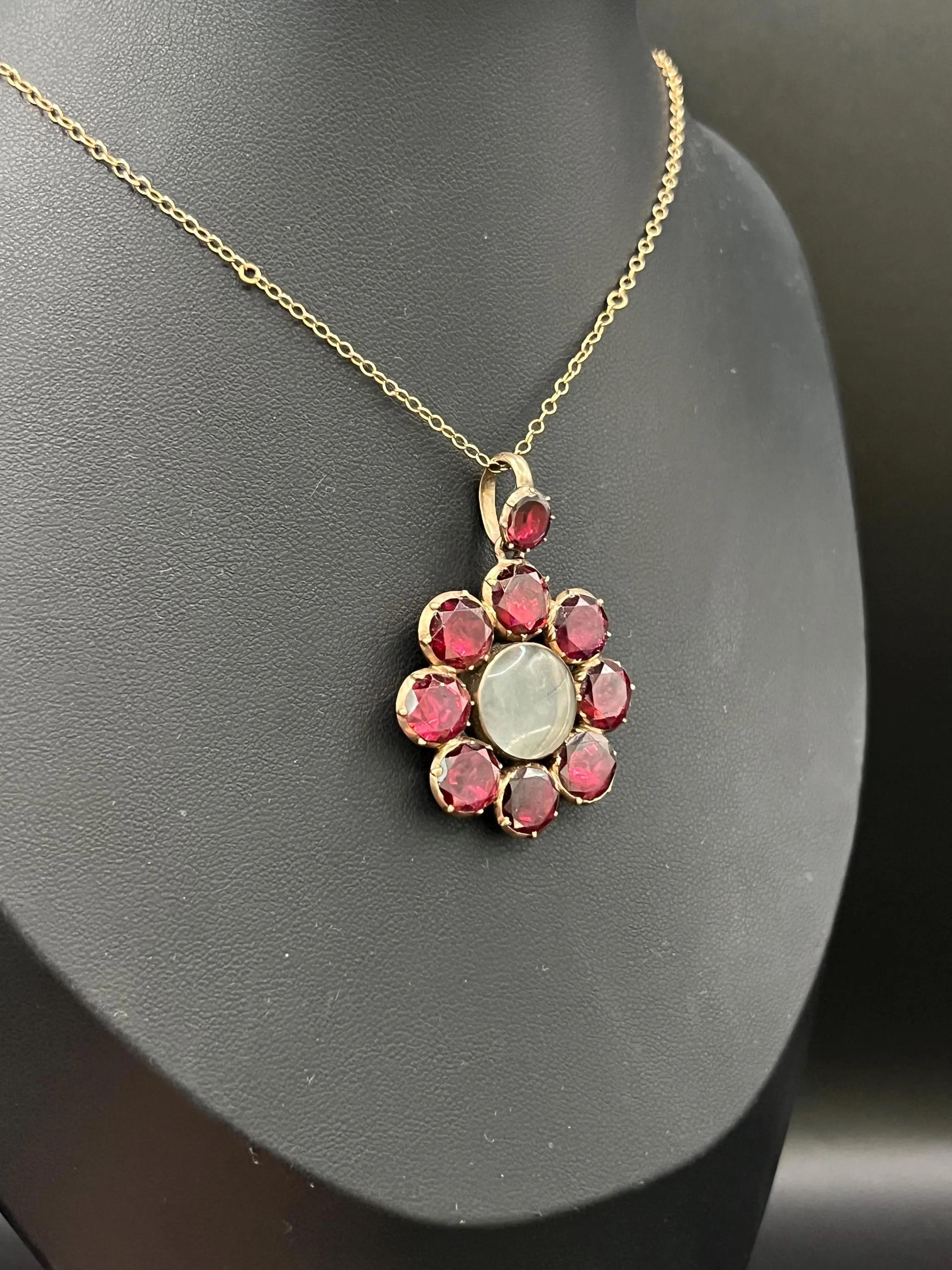 Taglio rotondo Ciondolo / medaglione antico in oro rosa 9ct Georgian Garnet in vendita