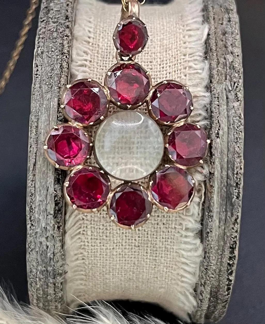 Ciondolo / medaglione antico in oro rosa 9ct Georgian Garnet in vendita 3
