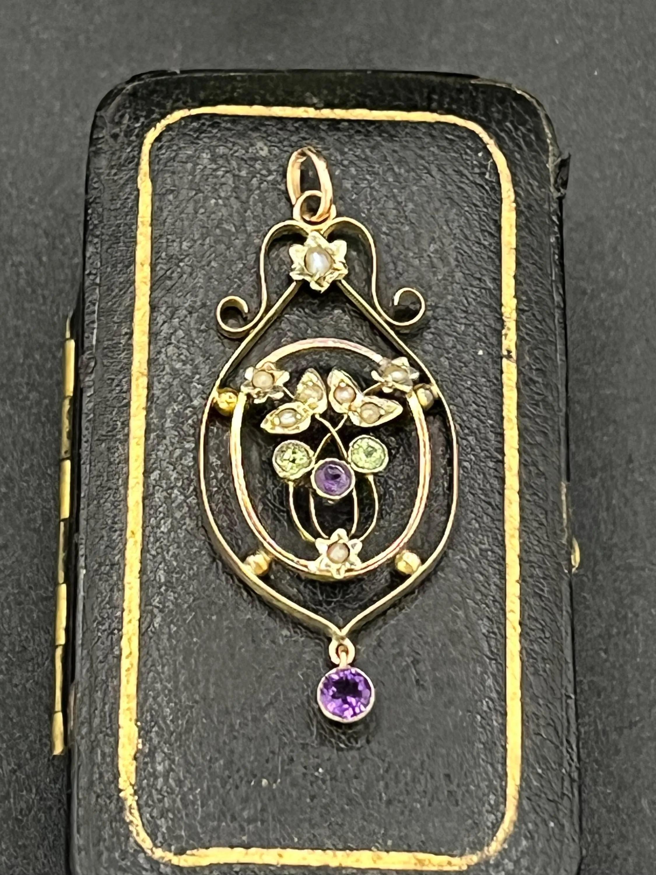Antique 9ct Rose Gold, Peridot, Amethyst and Pearl Suffragette Pendant For Sale 3
