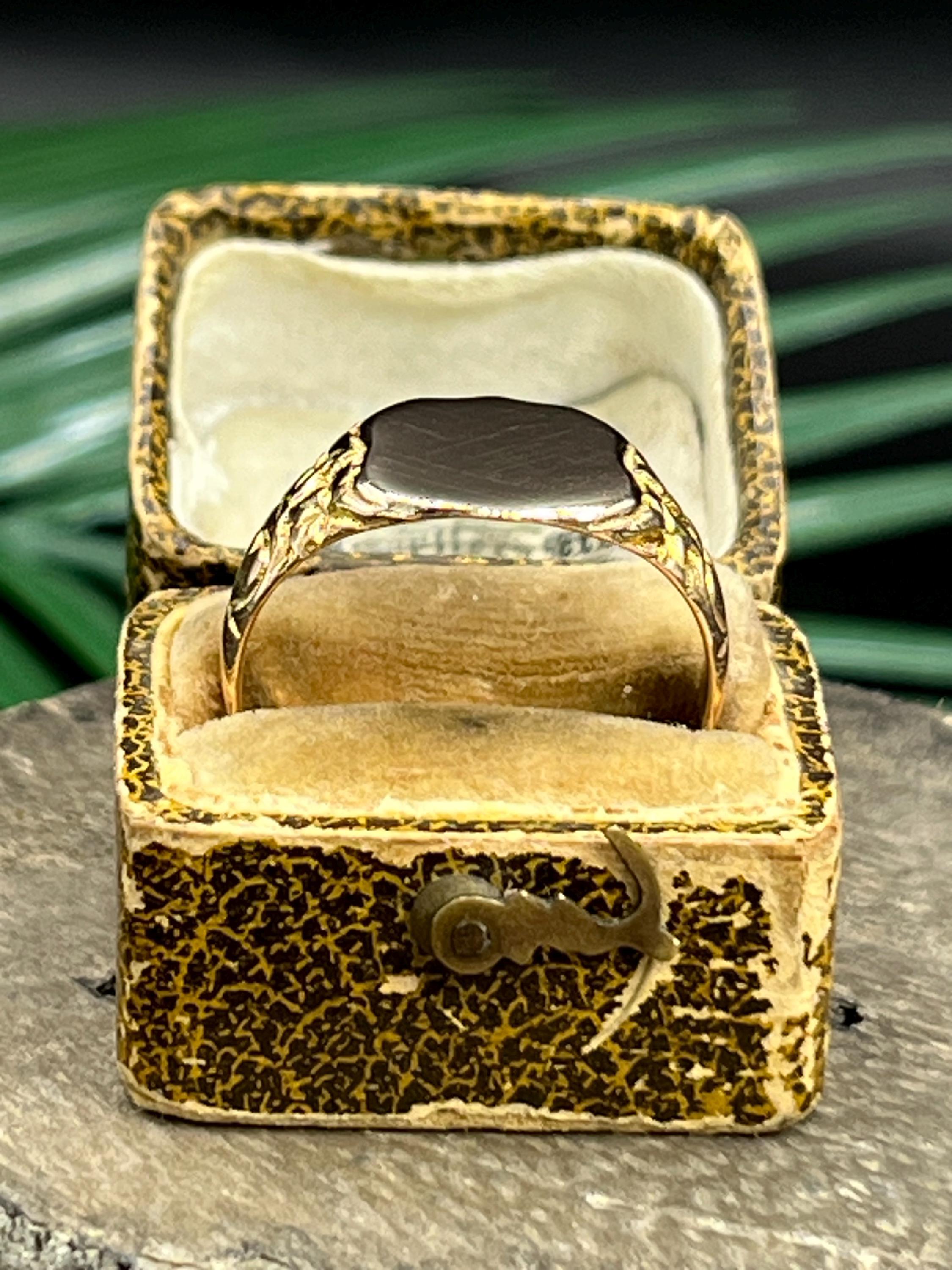 Bague de chevalière ancienne en or rose 9ct, en forme de bouclier, poinçonnée à Londres en 1925 Unisexe en vente