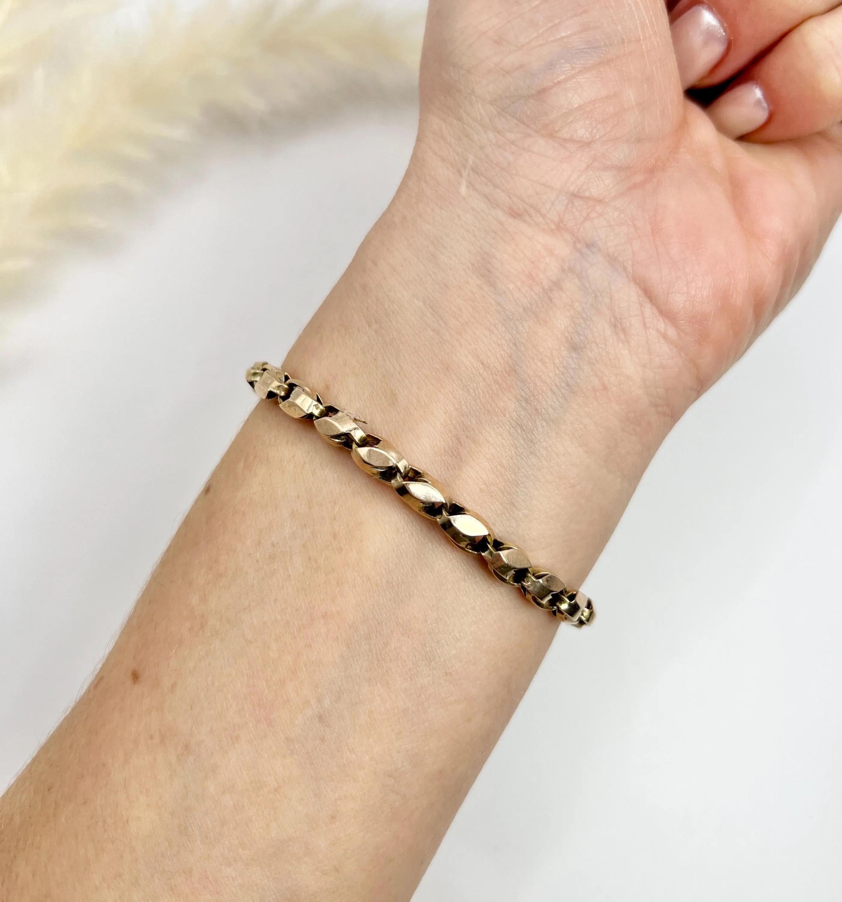 Antique 9ct Rose Gold Stamped, 8 Inch Edwardian Fancy Tulip Link T-bar Bracelet In Good Condition For Sale In Brighton, GB