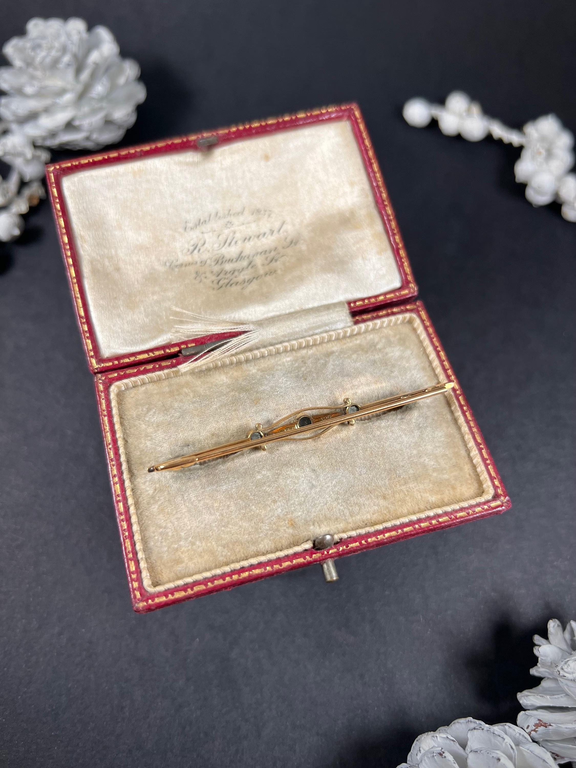 Antique 9ct Rose Gold Stamped, Edwardian Aquamarine & Seed Pearl Bar Brooch In Good Condition In Brighton, GB
