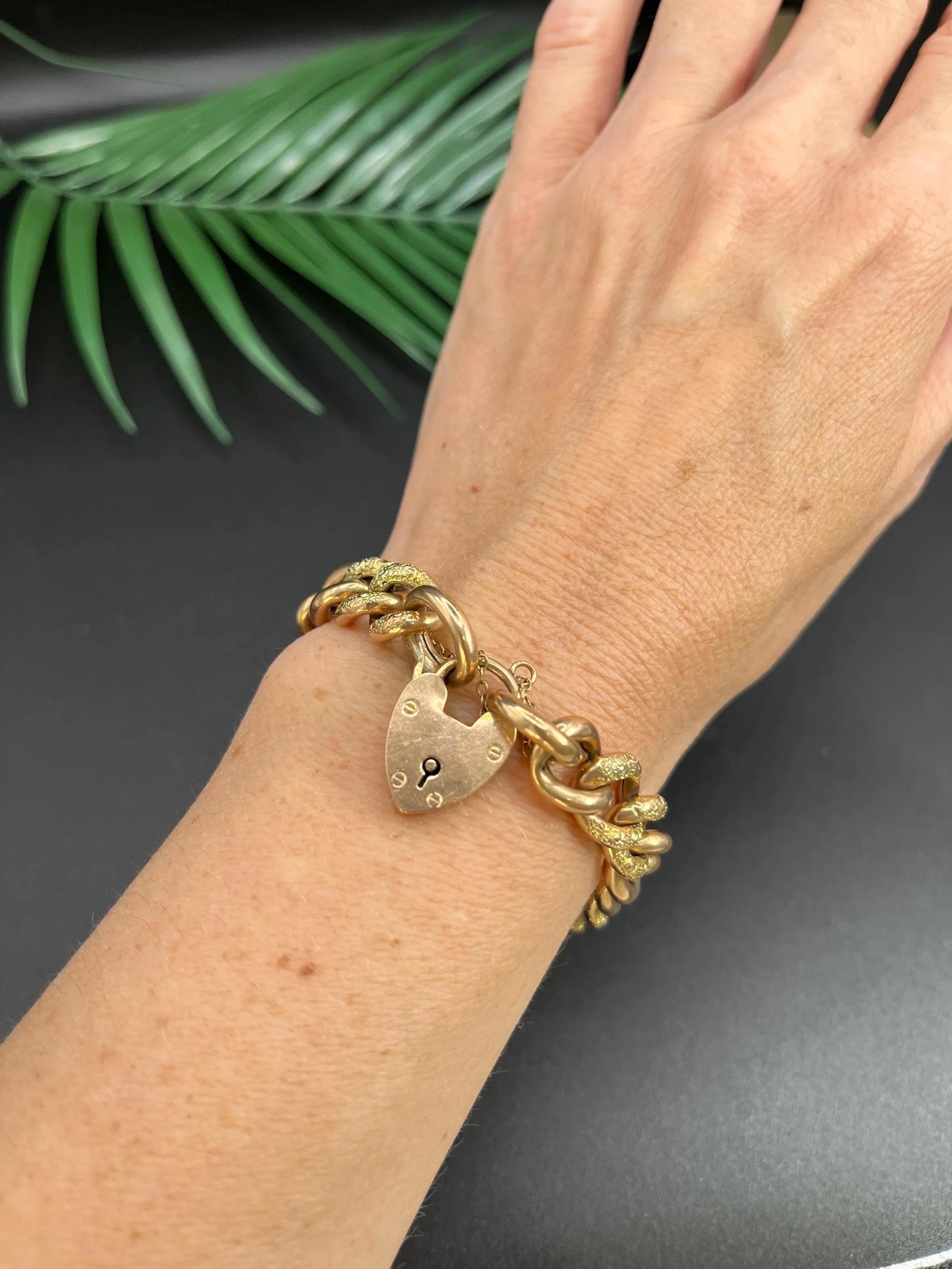 Antiguo brazalete de oro rosa de 9 ct estampado, de la época eduardiana con eslabón de freno y candado de corazón en venta 6