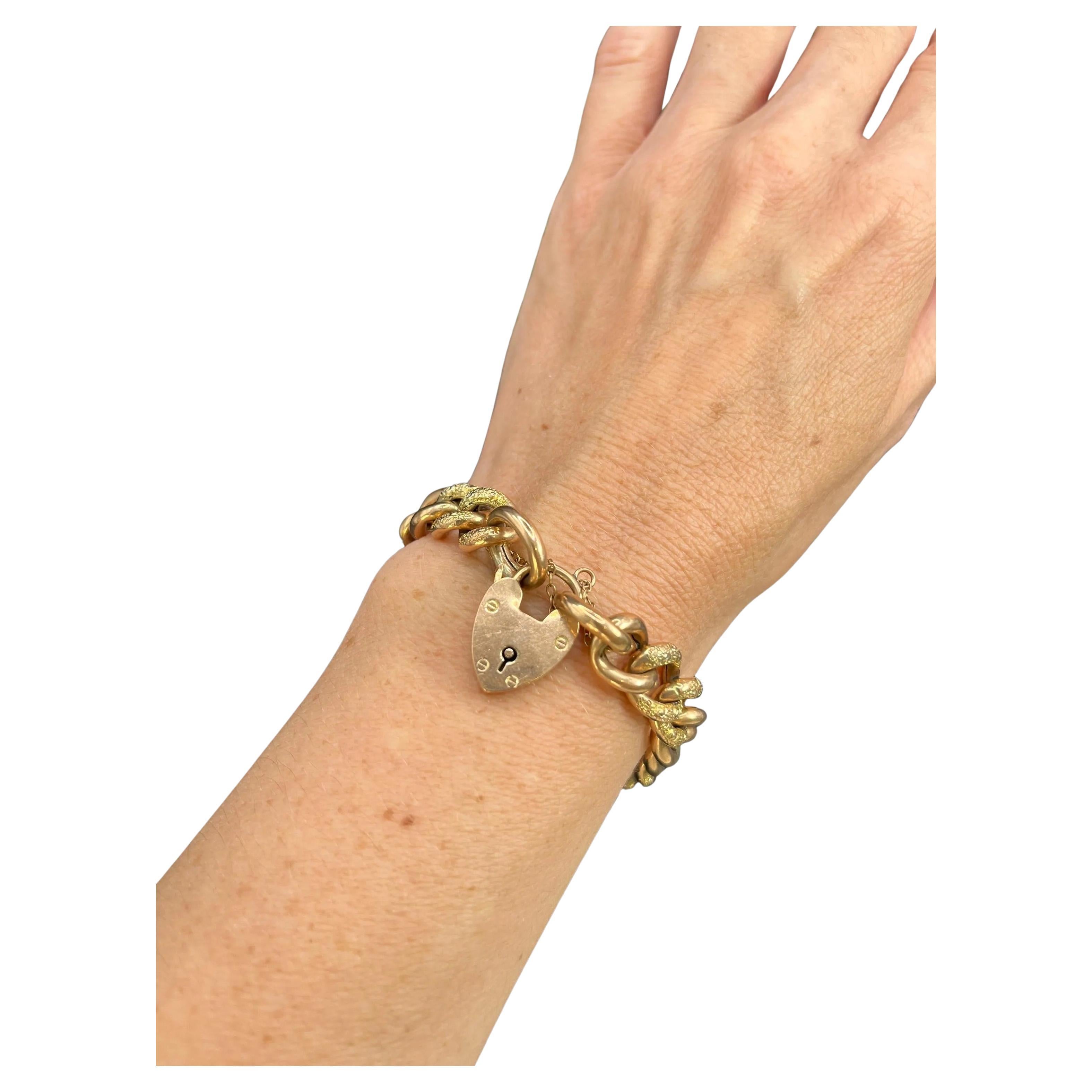 Antiguo brazalete de oro rosa de 9 ct estampado, de la época eduardiana con eslabón de freno y candado de corazón en venta