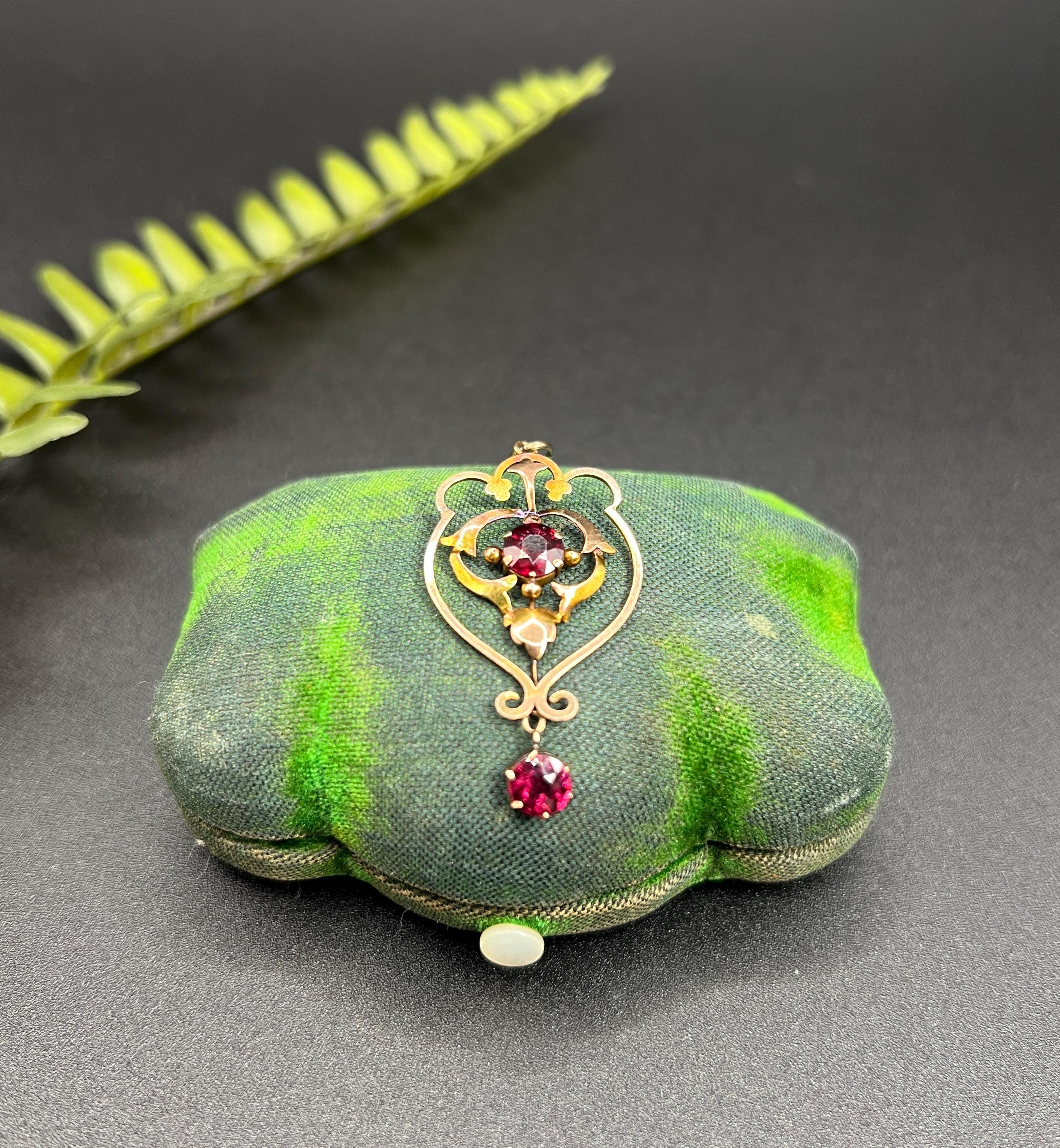 Taglio rotondo Antico ciondolo in oro rosa 9ct con timbro, granato edoardiano in vendita