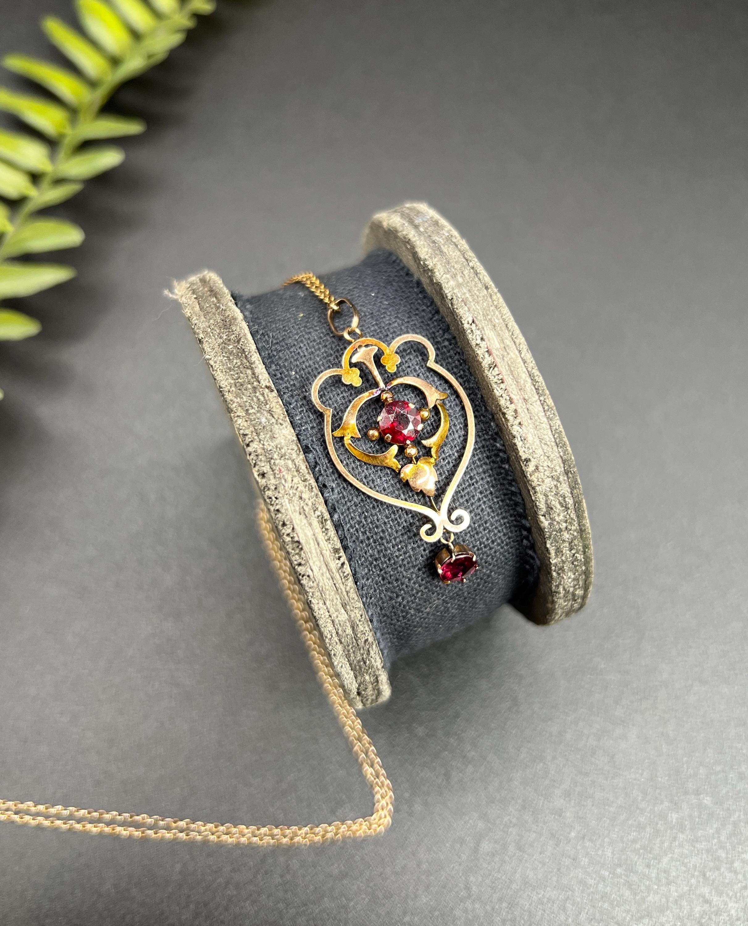 Antico ciondolo in oro rosa 9ct con timbro, granato edoardiano In condizioni buone in vendita a Brighton, GB