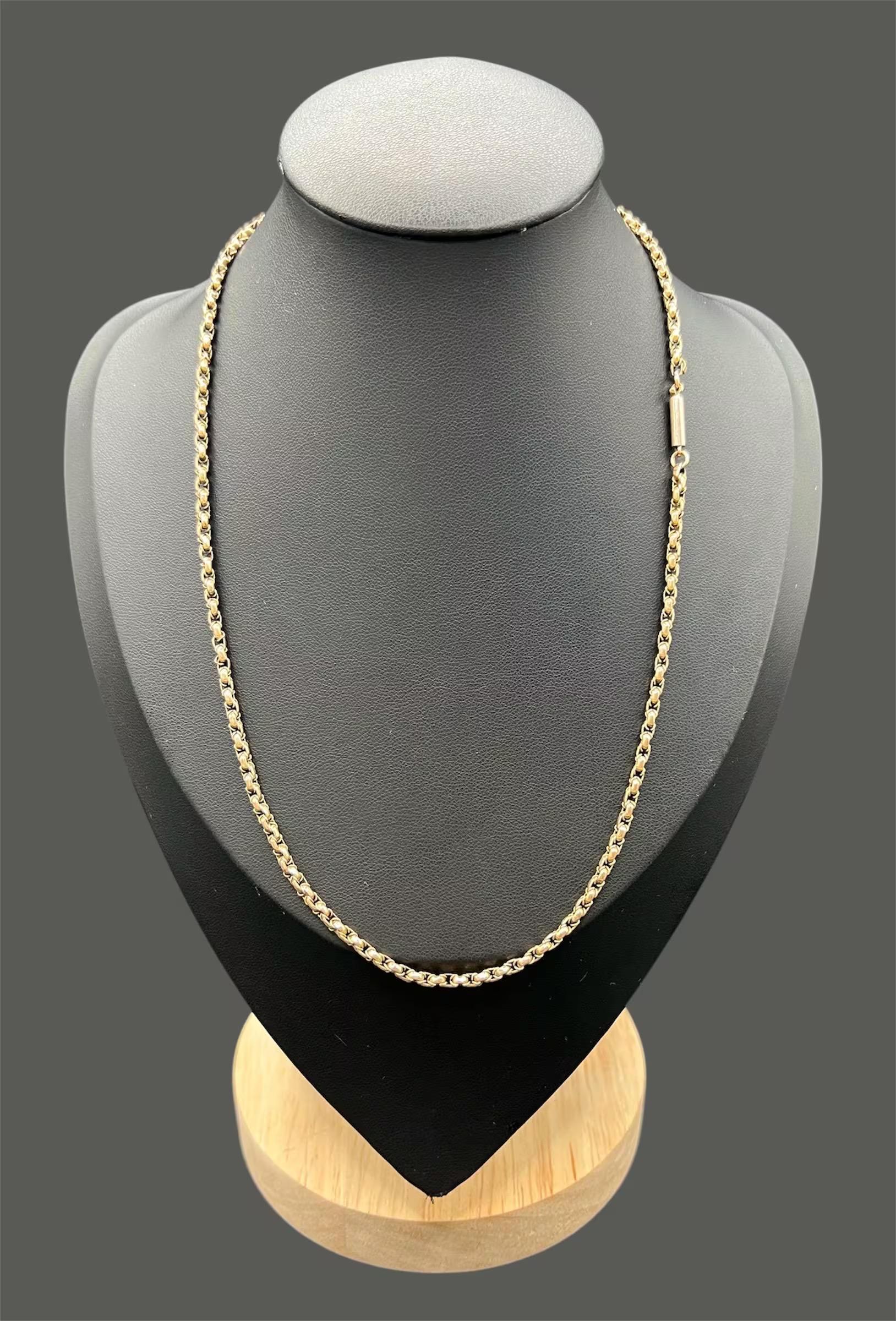 Antike Belcher-Kette 

9ct Rose Gold getaggt

CIRCA 1900

Wir präsentieren eine exquisite 9ct Rose Gold Edwardian Fancy Double Link Belcher Kette, ein atemberaubendes Stück, das die Eleganz einer längst vergangenen Ära verkörpert. Diese mit viel