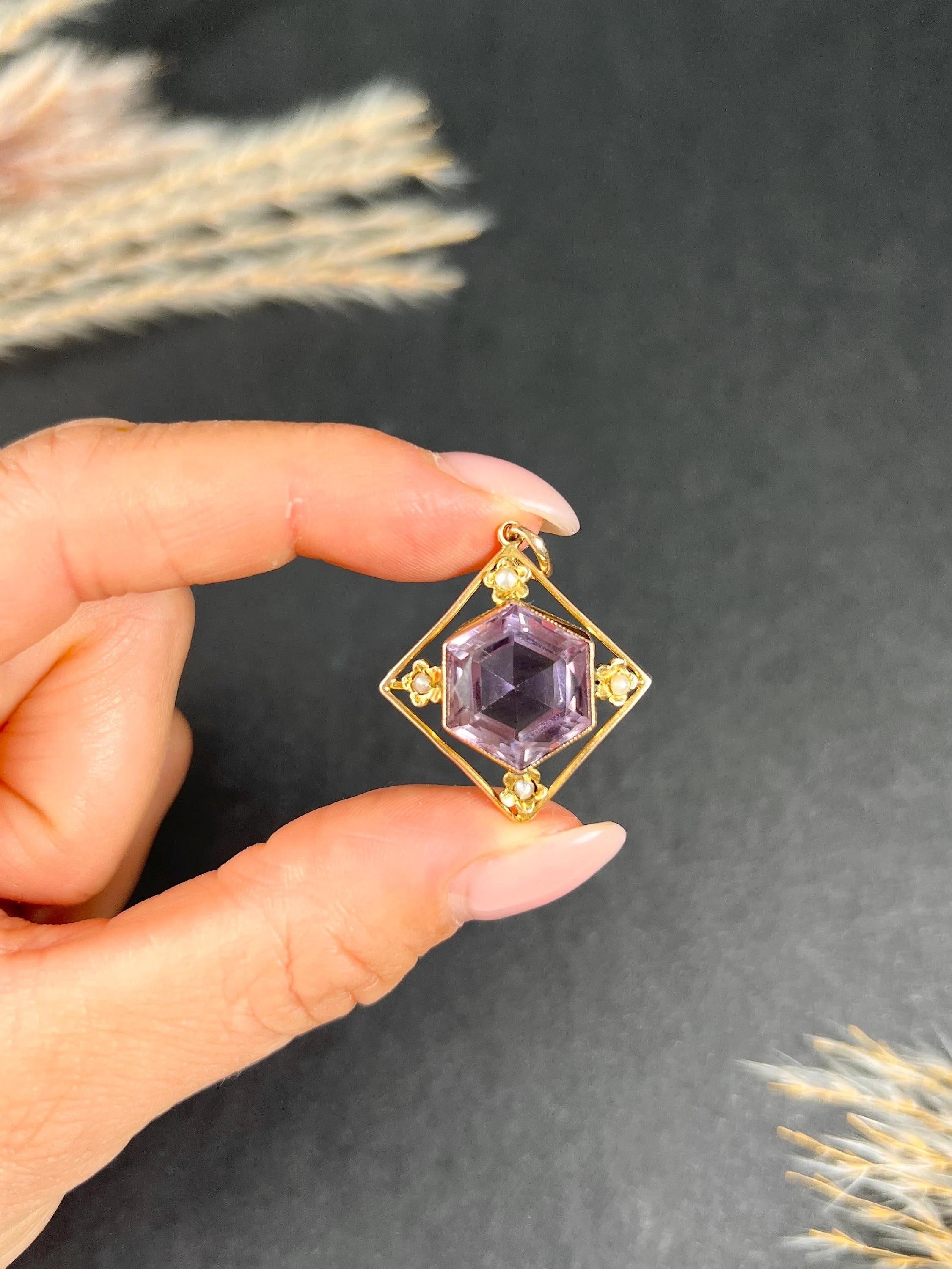 Pendentif édouardien ancien en or rose 9 carats Tagged, améthyste hexagonale et perles naturelles Bon état - En vente à Brighton, GB