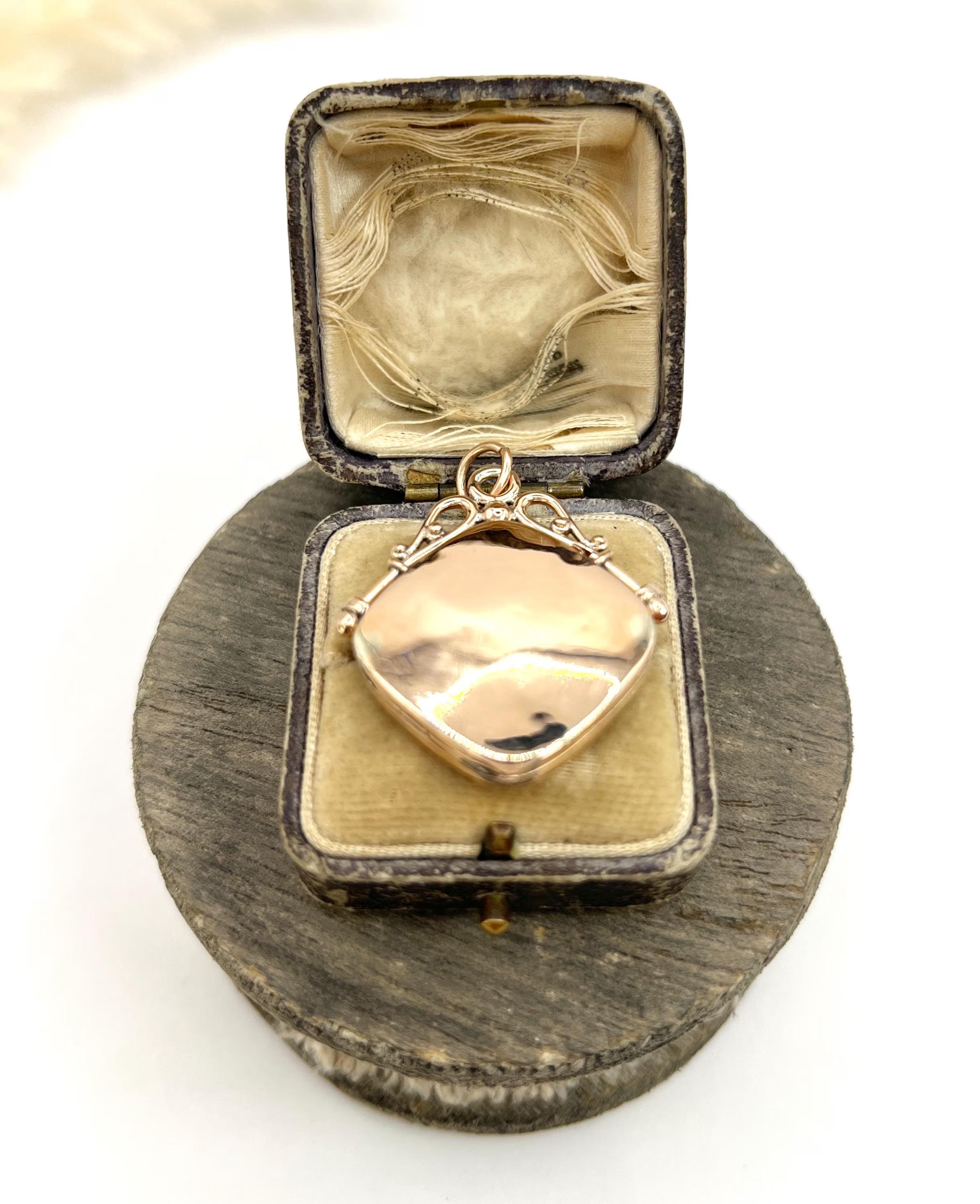 Antique 9ct Rose Gold, Victorian Rose Cut Diamond Star Set Square Locket For Sale 1