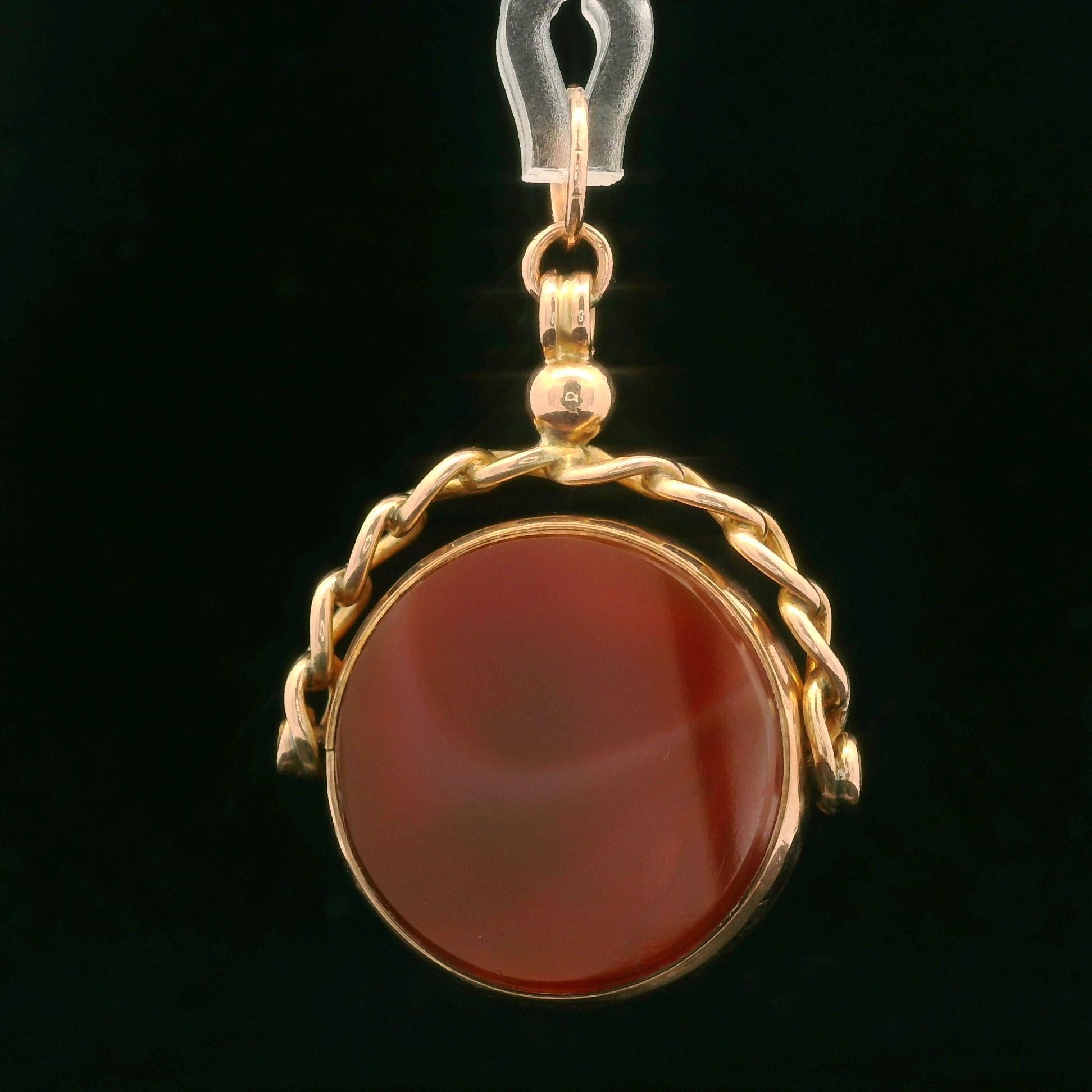 --Pierre(s) :...
(1) Agate véritable naturelle - taille ronde - sertie - couleur brune et légèrement striée de blanc - 20mm (approx.)

MATERIAL : Or jaune rose 9k+ massif
Poids : 8.56 grammes
Hauteur totale : 40,7 mm (1,6