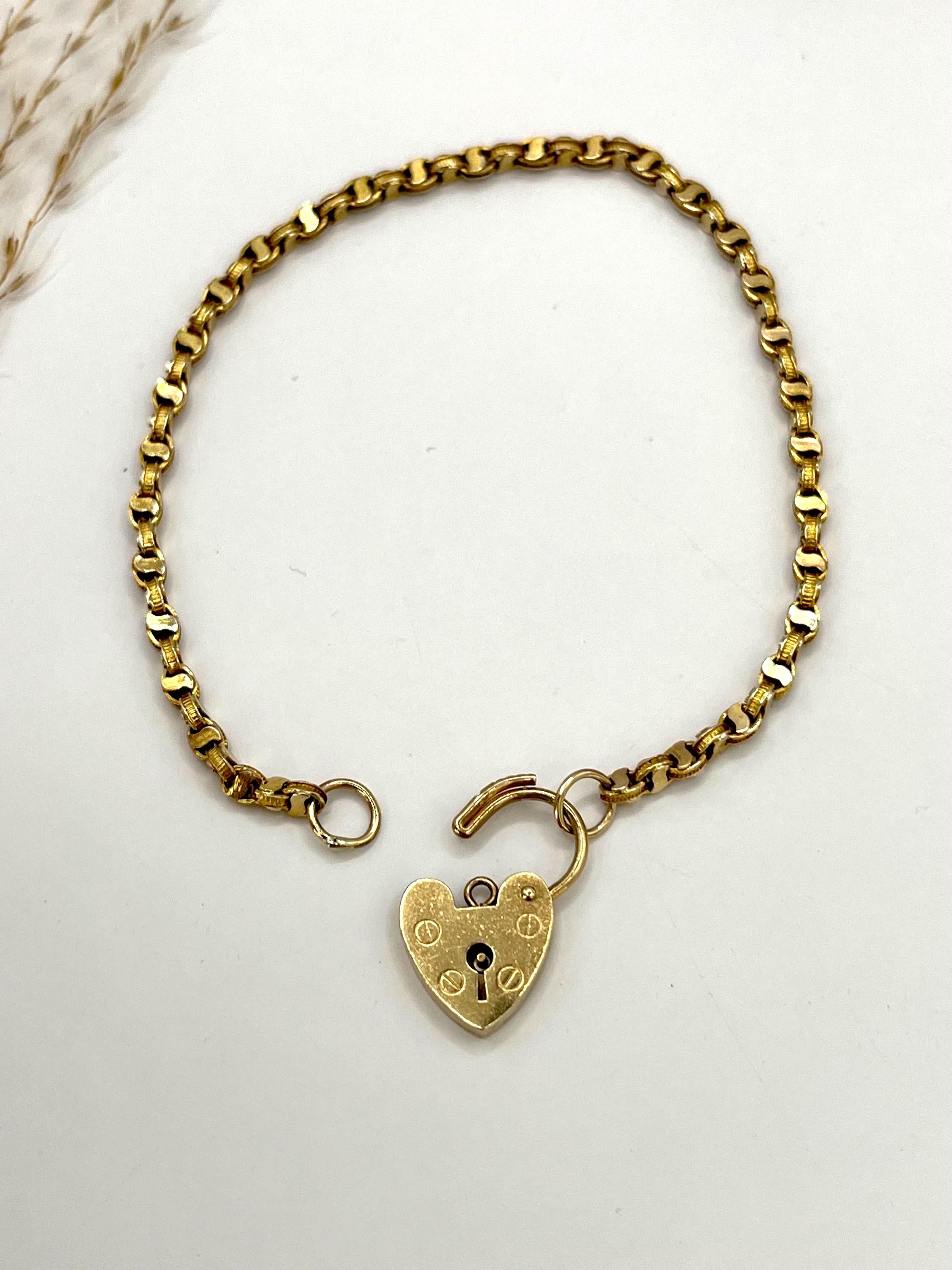 Bracelet ancien en or 9ct Yellow Fancy Link avec cadenas en forme de coeur en vente 6