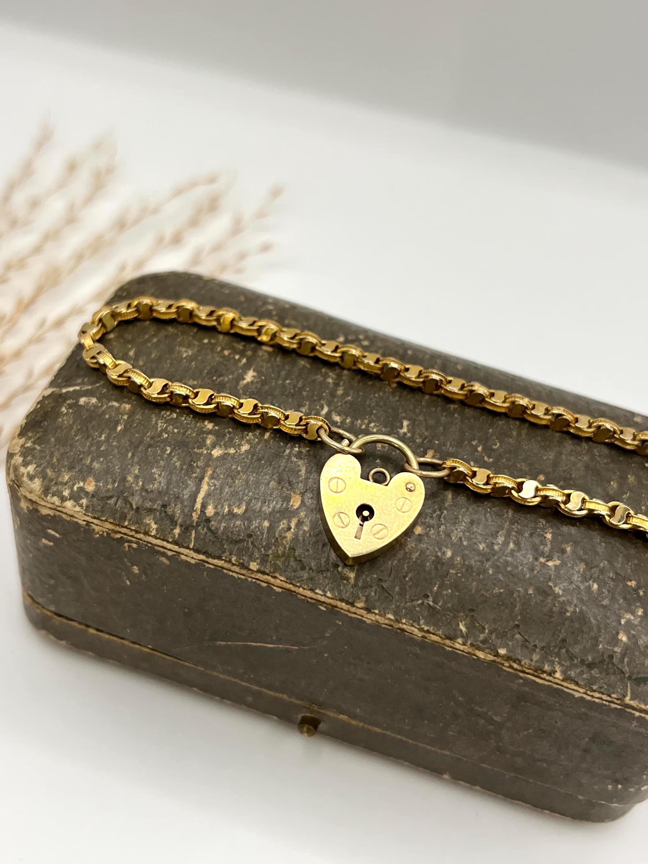 Bracelet ancien en or 9ct Yellow Fancy Link avec cadenas en forme de coeur Bon état - En vente à Brighton, GB