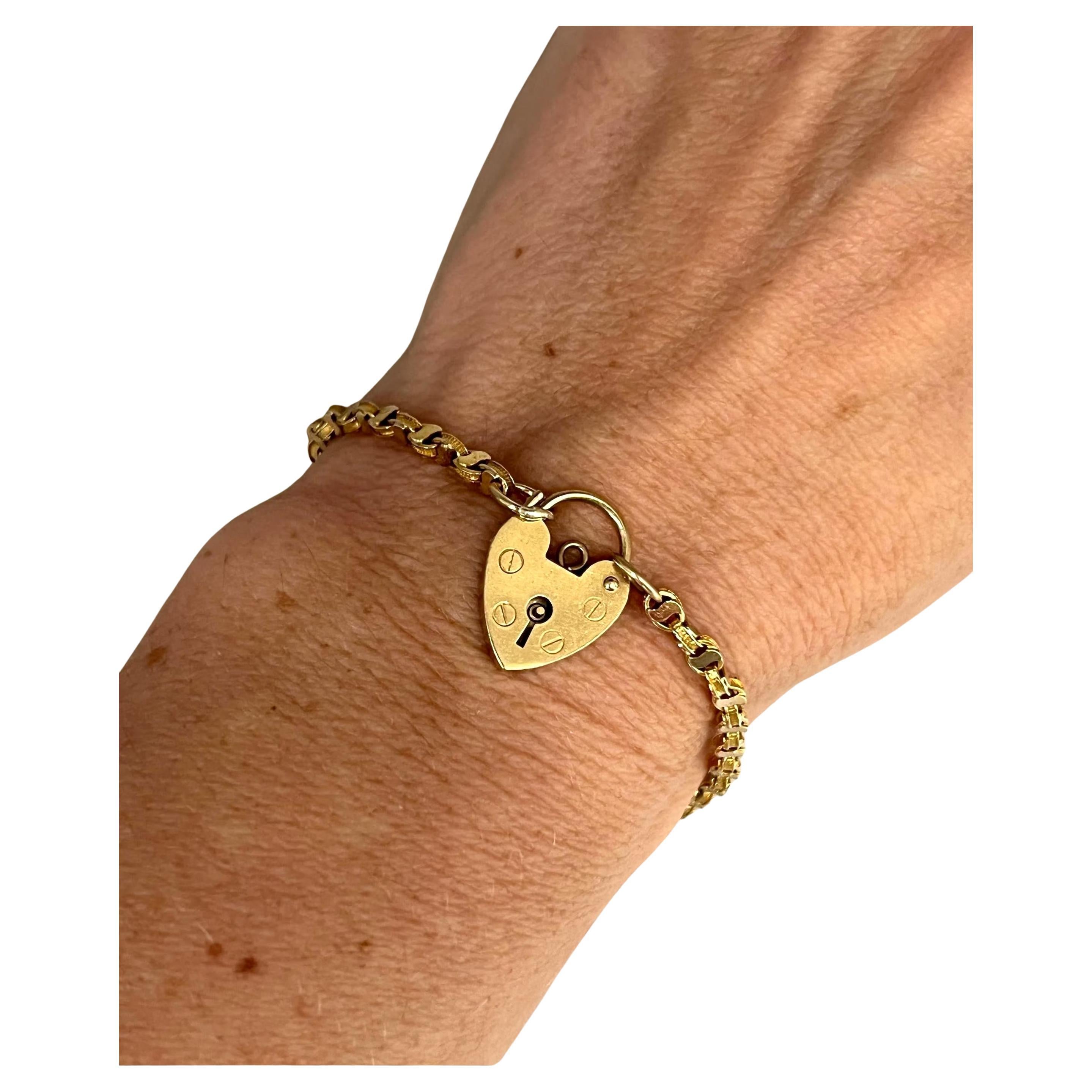 Bracelet ancien en or 9ct Yellow Fancy Link avec cadenas en forme de coeur en vente