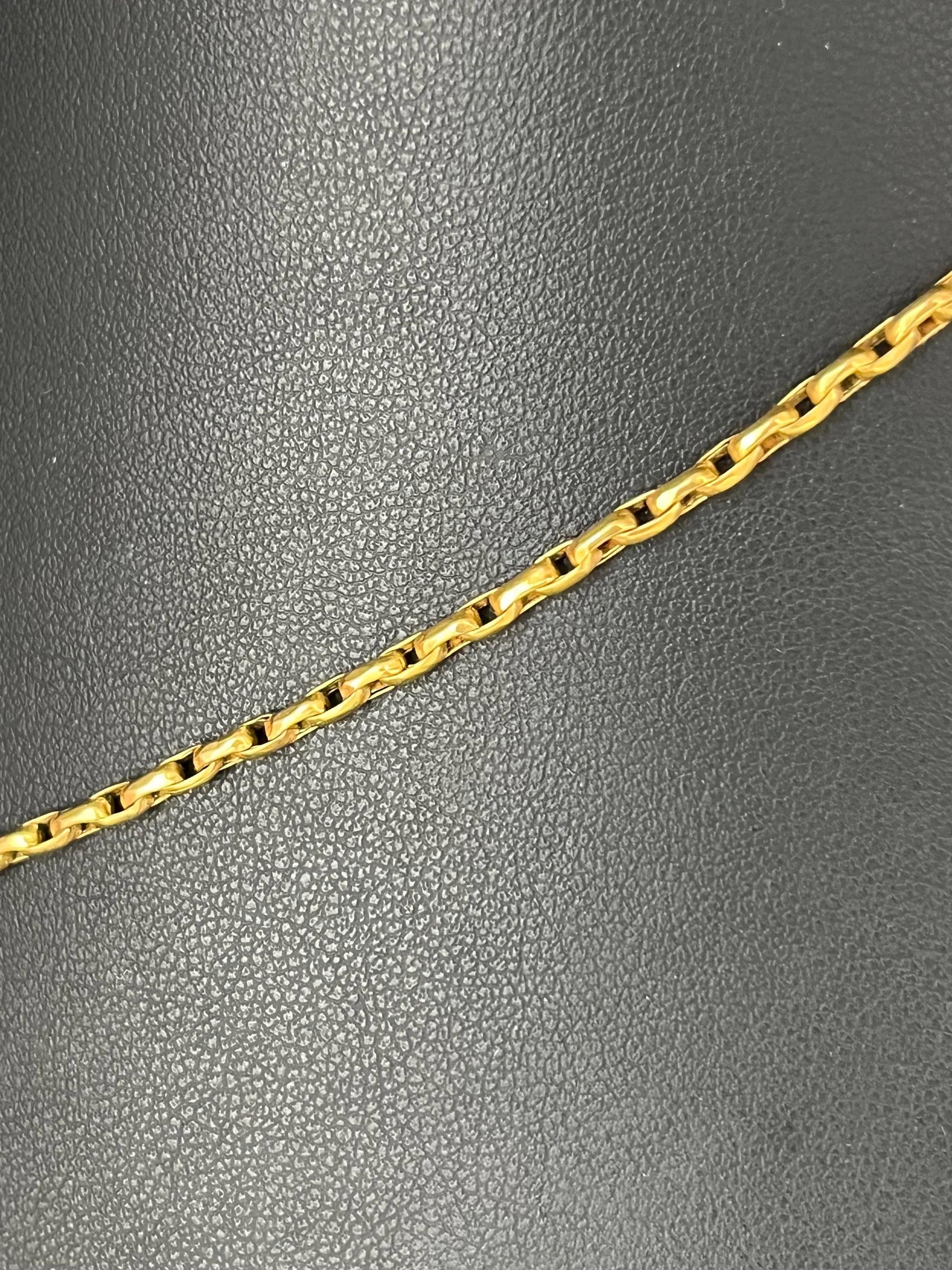 Antiguo oro amarillo de 9 ct , 16 pulgadas Edwardian Faceted Oval Belcher Link Chain Eduardiano en venta