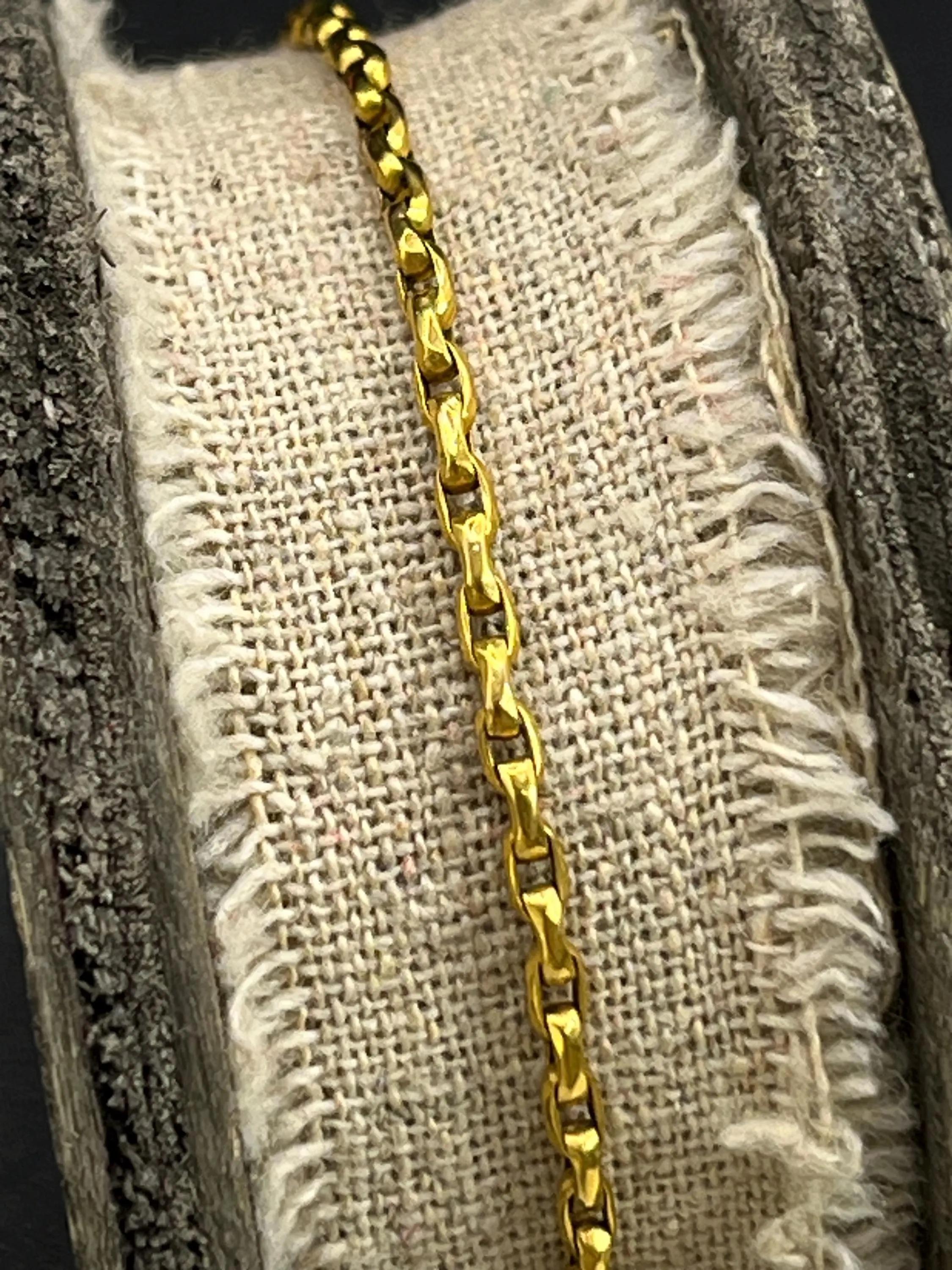 Femenino o masculino Antiguo oro amarillo de 9 ct , 16 pulgadas Edwardian Faceted Oval Belcher Link Chain en venta