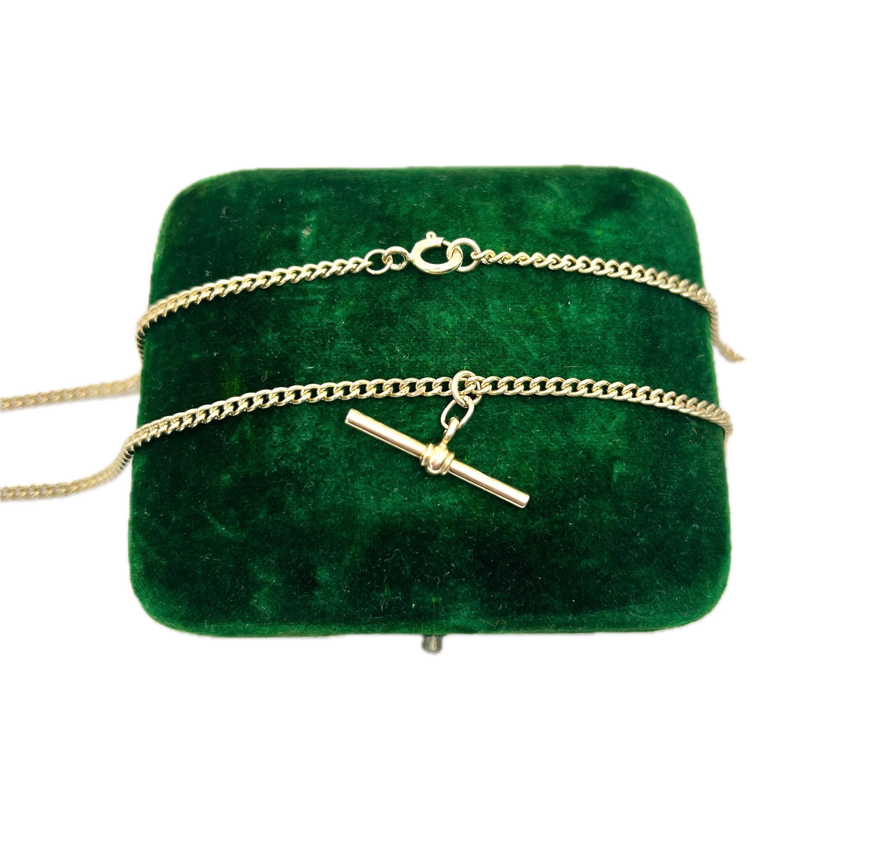 Chaîne Albert antique 

Or jaune 9ct

Circa 1920s

Voici une superbe chaîne Albert des années 1920 en or jaune 9ct qui était auparavant utilisée comme chaîne de montre de poche. Ce collier exquis est doté d'un fermoir à anneau à boulon et d'une