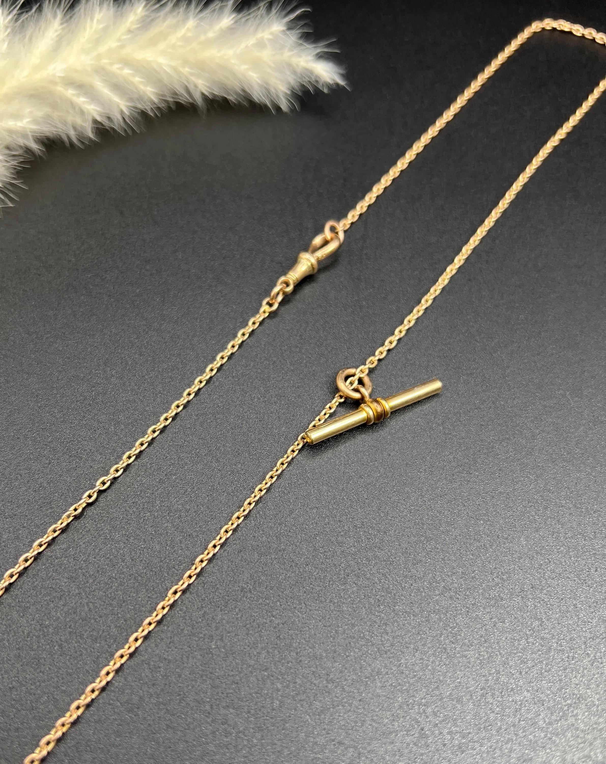 Antique Albert Chain 

9ct Yellow Gold

Circa 1920s

Introducing a stunning 9ct yellow gold 1920s Albert chain that would have previously been used as a pocket watch chain. This exquisite necklace features a swivel clasp and a 31mm t-bar, making it