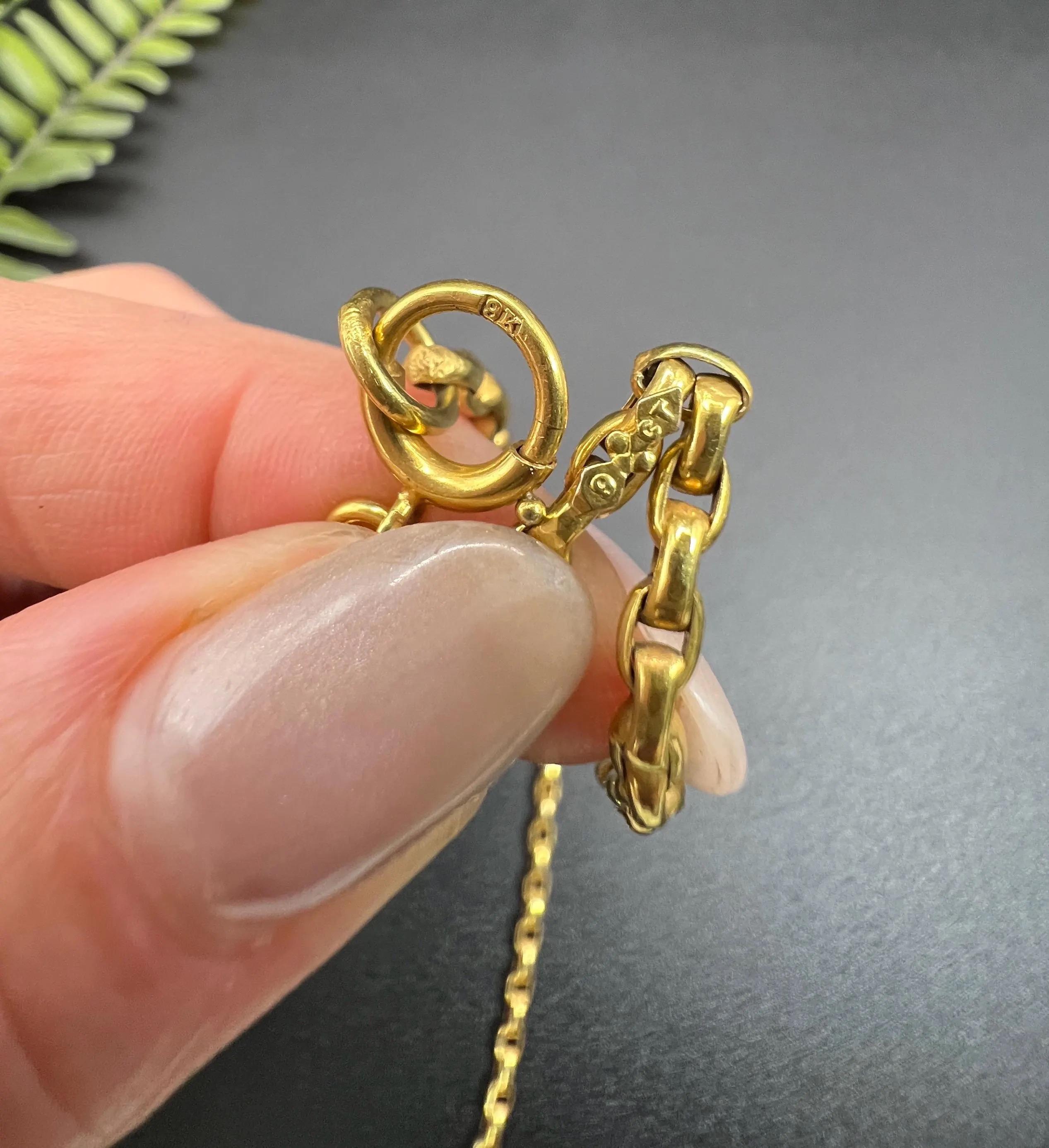 Chaîne à maillons Belcher ovale facettée édouardienne ancienne en or jaune 9 carats, 28 pouces Bon état - En vente à Brighton, GB