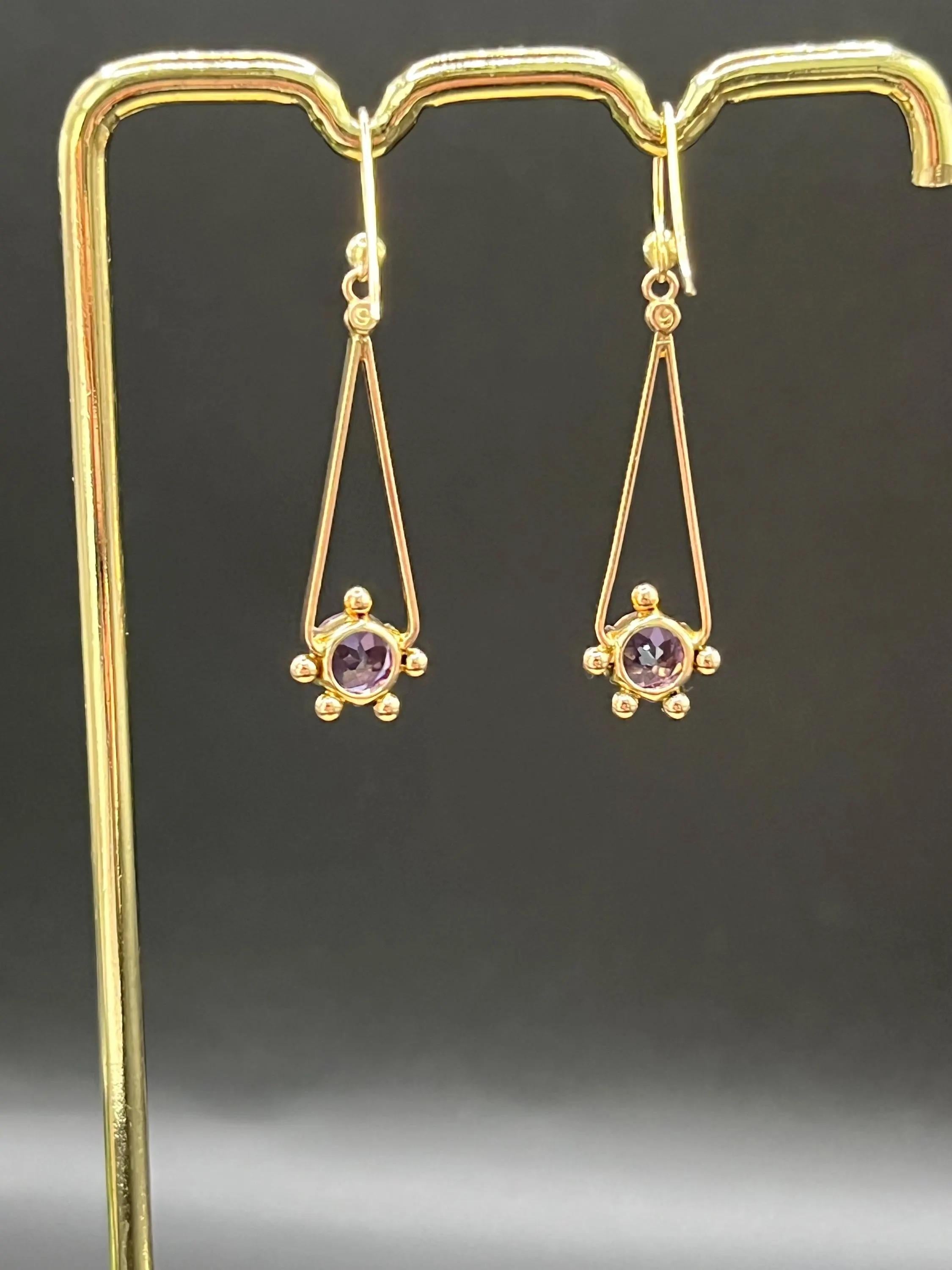 Antichi orecchini a goccia in oro giallo 9ct e ametista, CIRCA 1920 in vendita 1