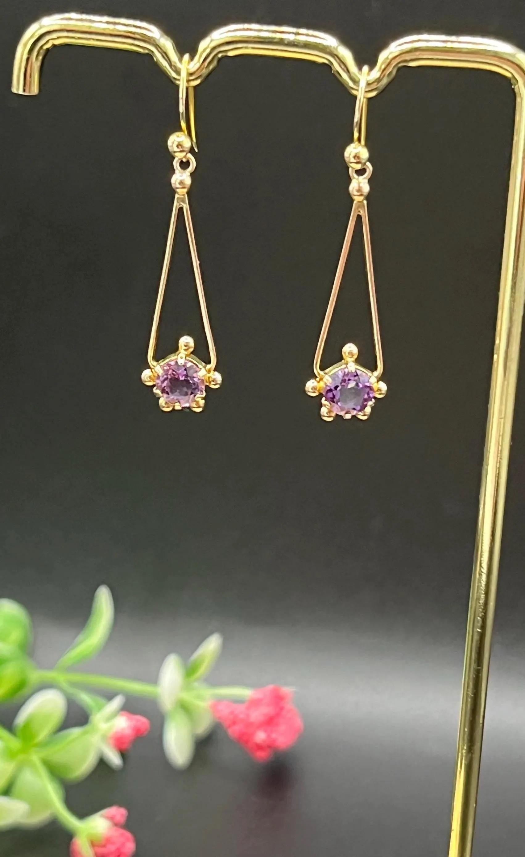 Antichi orecchini a goccia in oro giallo 9ct e ametista, CIRCA 1920 in vendita 2