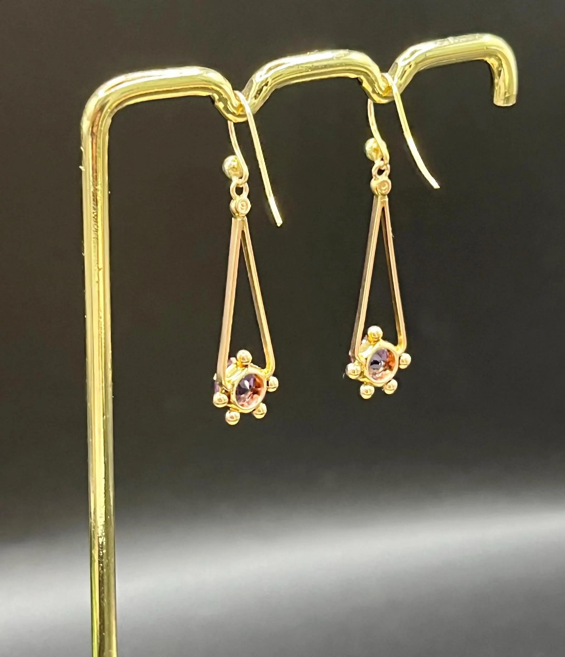 Antichi orecchini a goccia in oro giallo 9ct e ametista, CIRCA 1920 in vendita 3