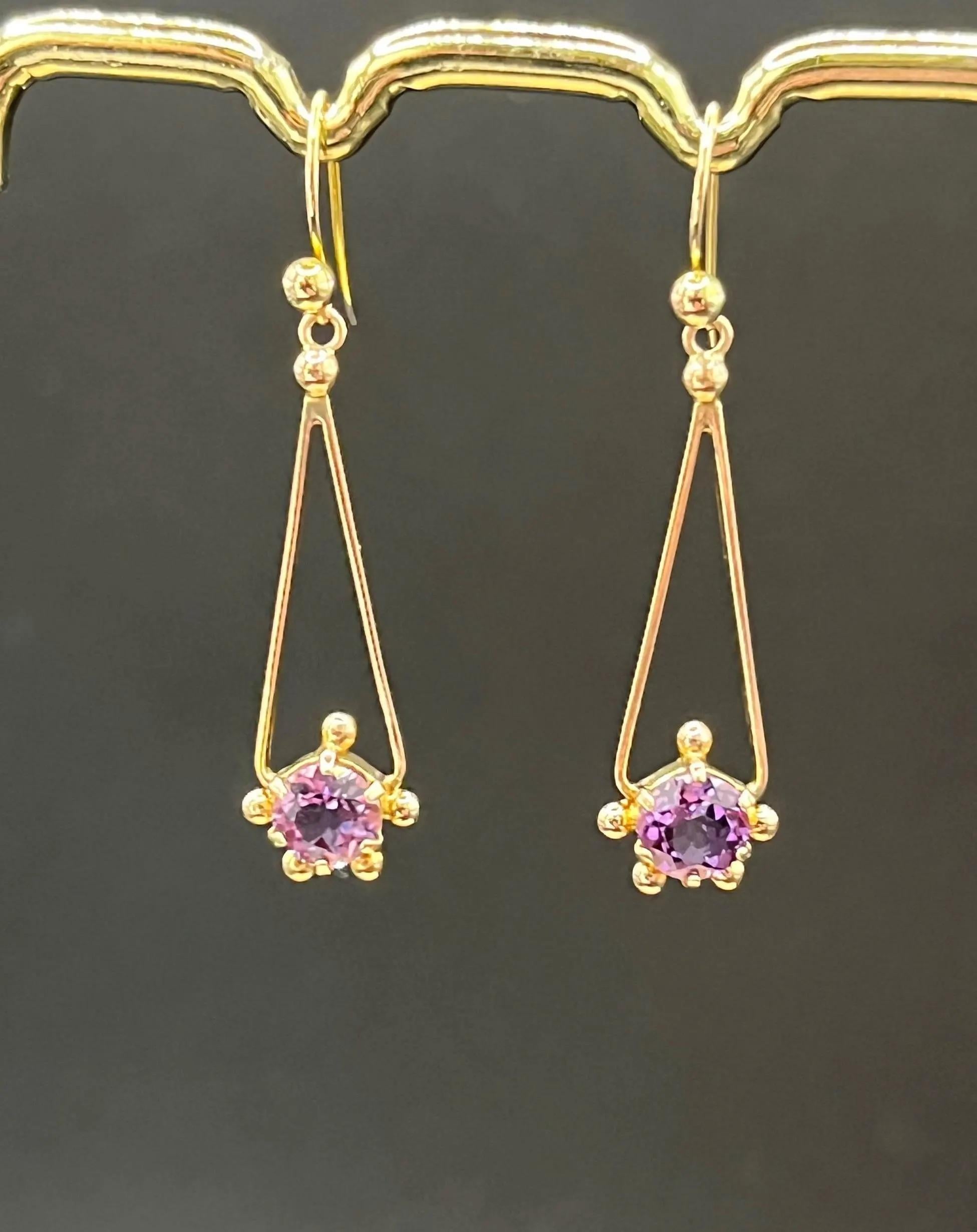 Antichi orecchini a goccia in oro giallo 9ct e ametista, CIRCA 1920 in vendita 4