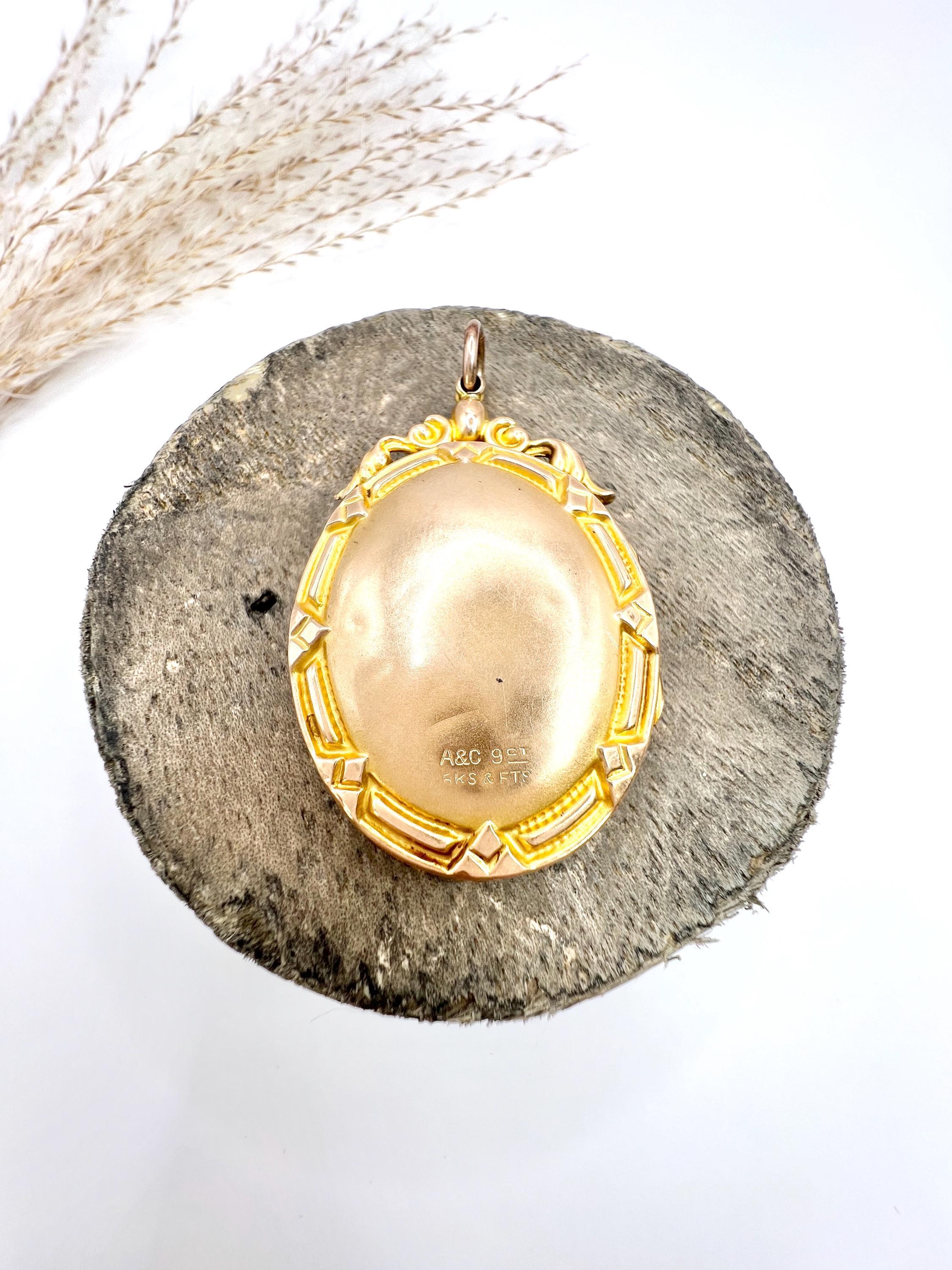 Médaillon ancien en or jaune 9 ct, serti de perles de rocailles florales, de style édouardien Unisexe en vente