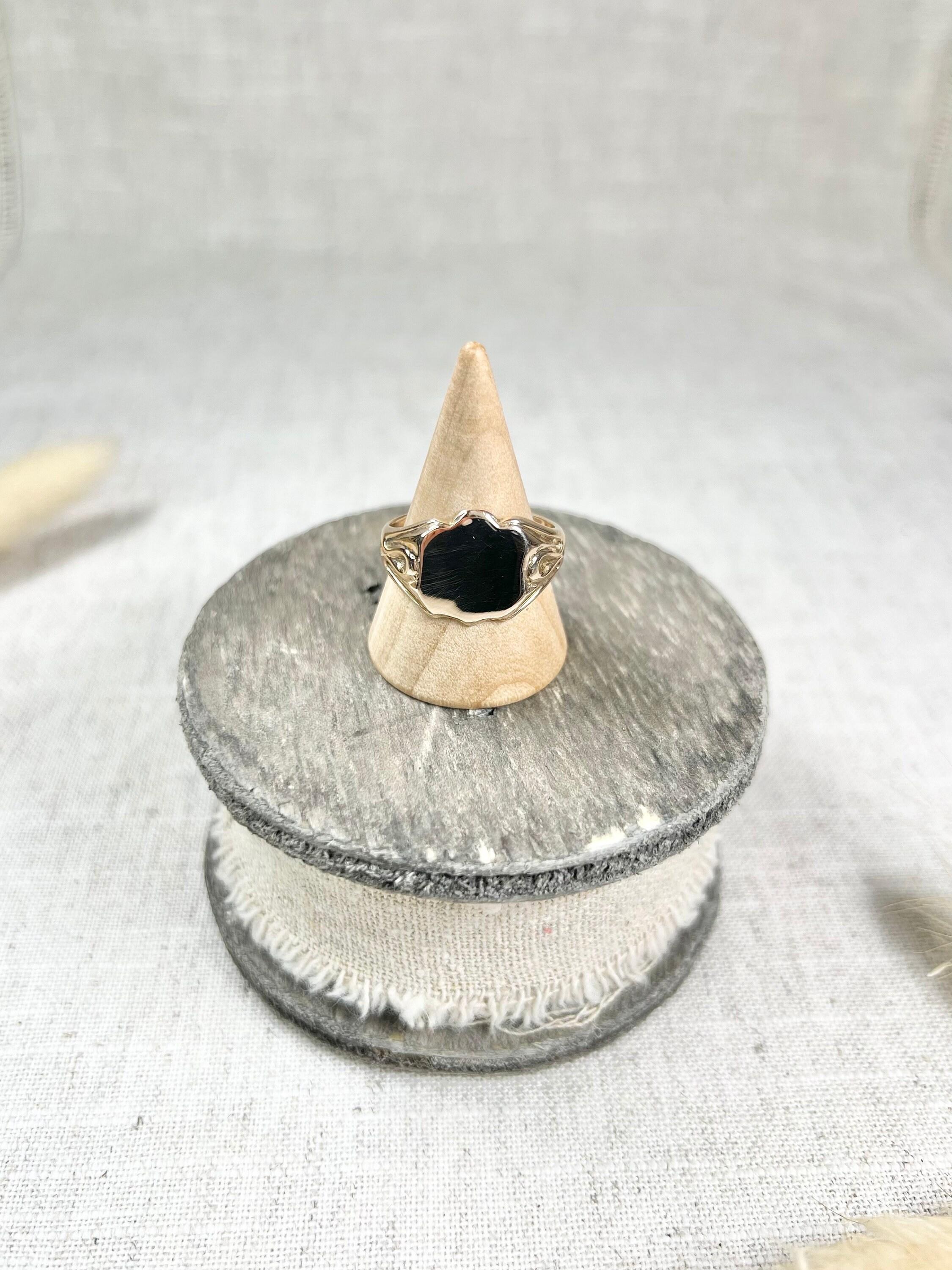 Antique 9ct Yellow Gold, Birmingham Hallmarked 1918, Shield Shaped Signet Ring For Sale 6