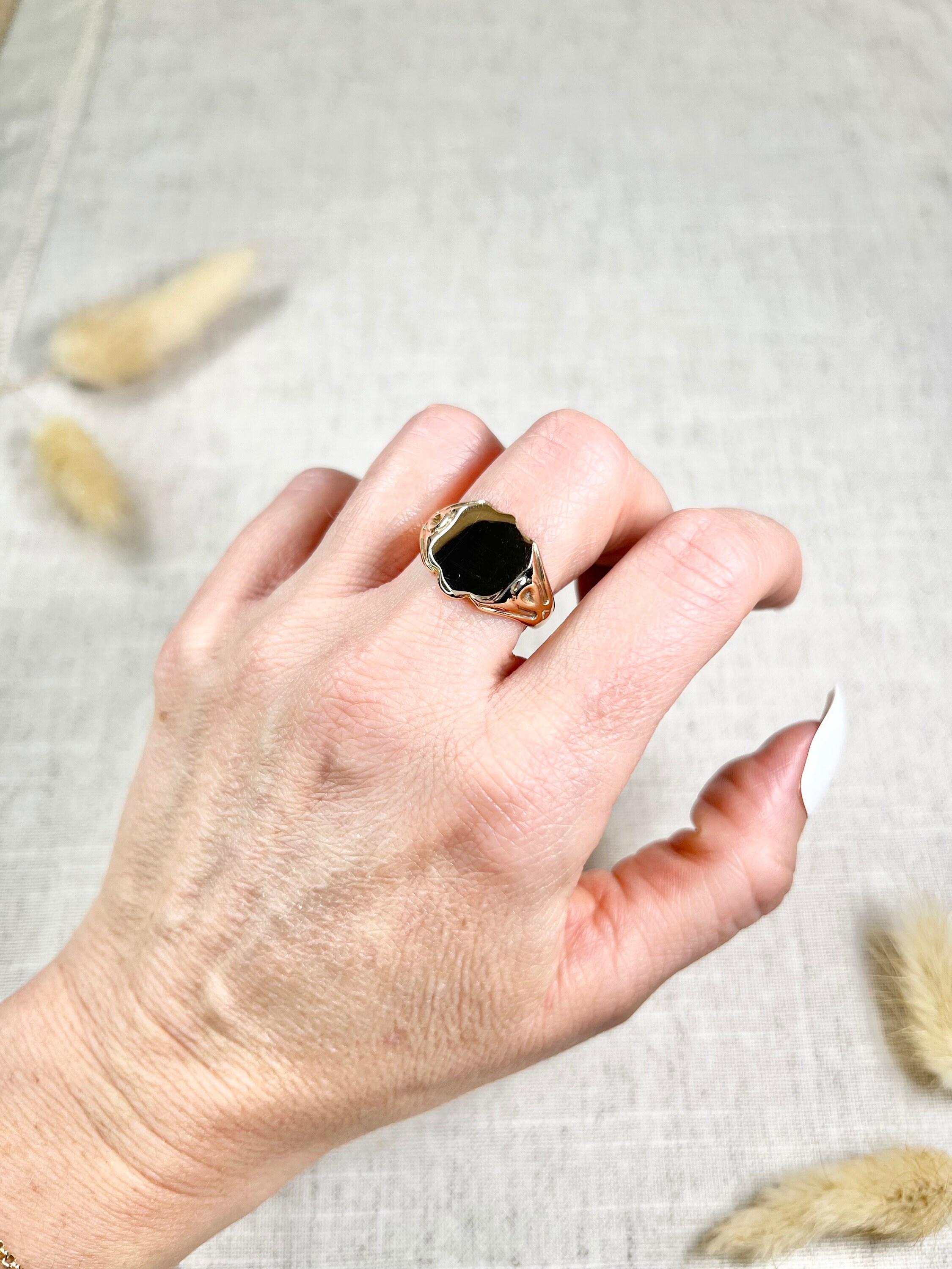 Antique 9ct Yellow Gold, Birmingham Hallmarked 1918, Shield Shaped Signet Ring For Sale 3