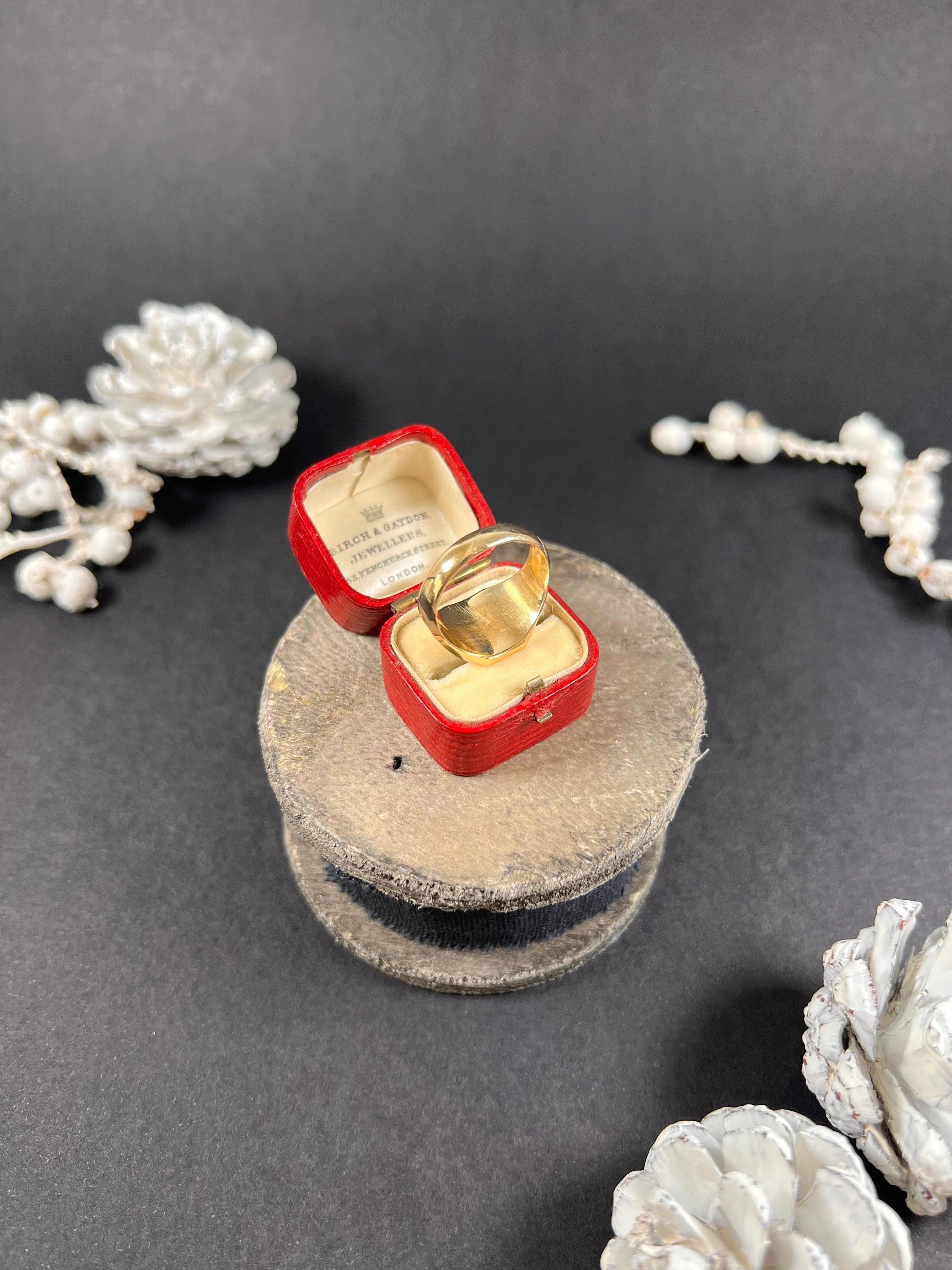 Women's or Men's Antique 9ct Yellow Gold, Birmingham Hallmarked, 1950s Octagonal Signet Ring