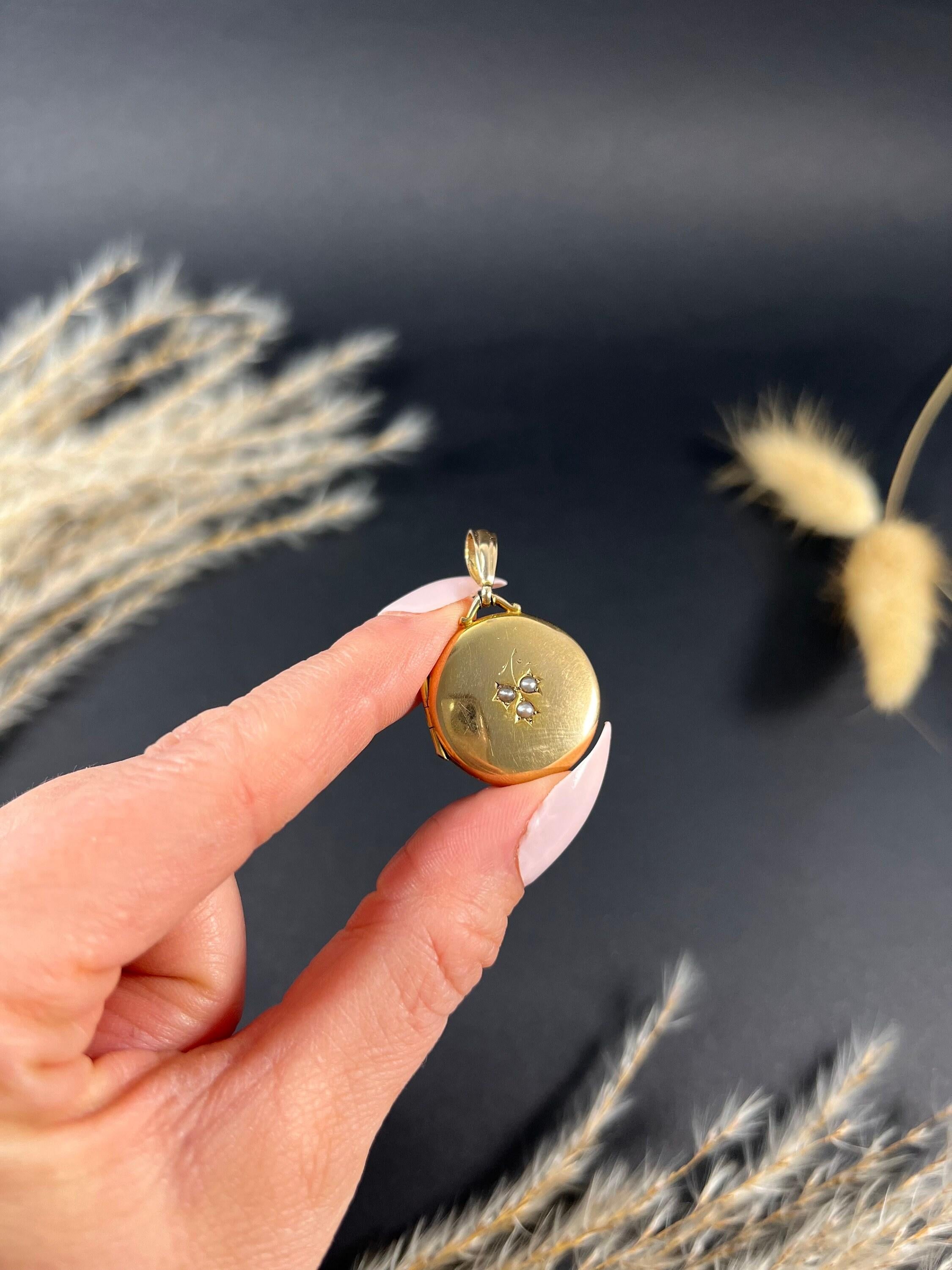 Antico medaglione rotondo in oro giallo 9ct con timbro di Birmingham, fiore di perle edoardiano In condizioni buone in vendita a Brighton, GB