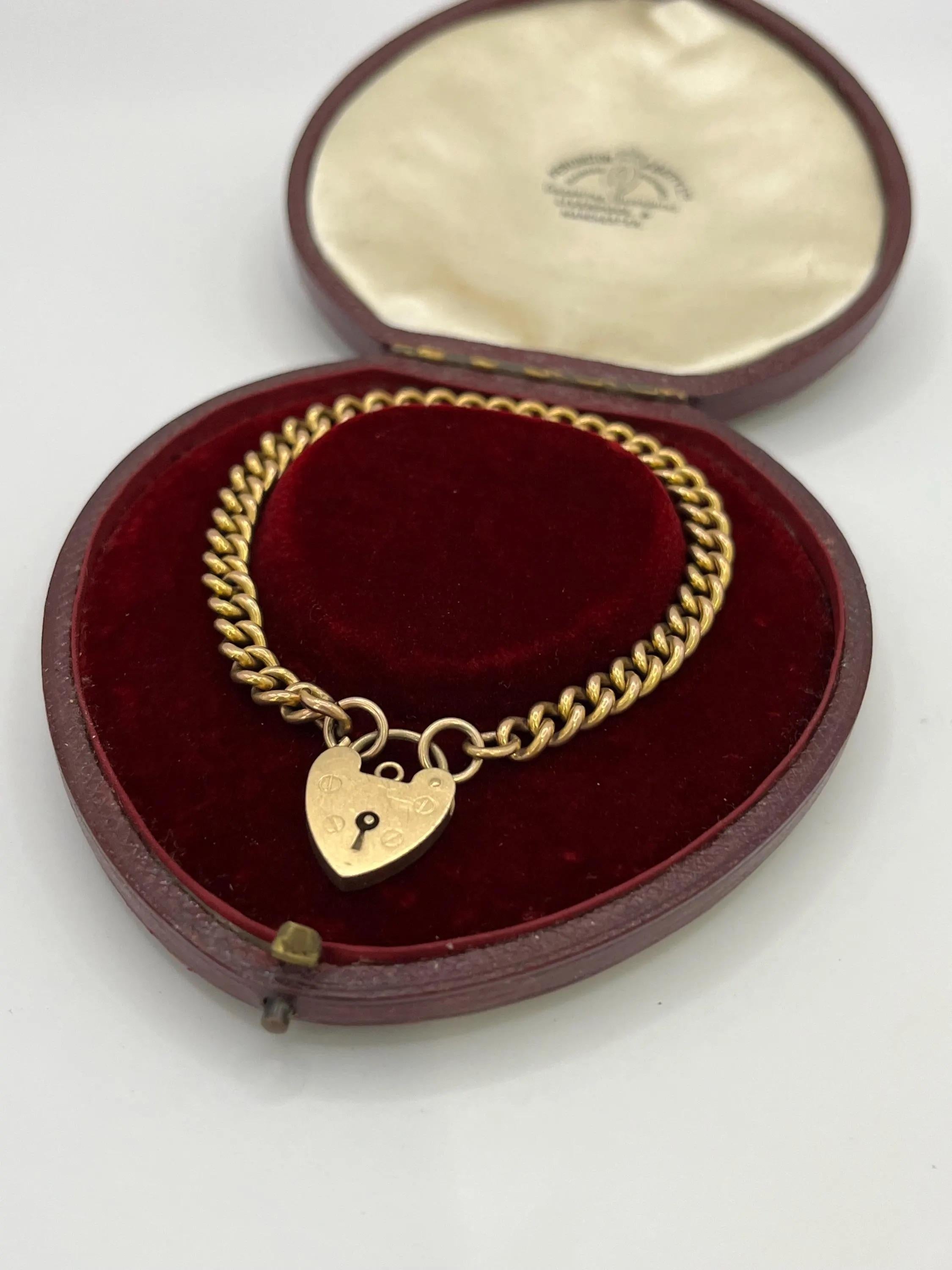 Bracelet ancien en or jaune 9ct Circa 1920 avec cadenas en forme de coeur Circa 1968 4