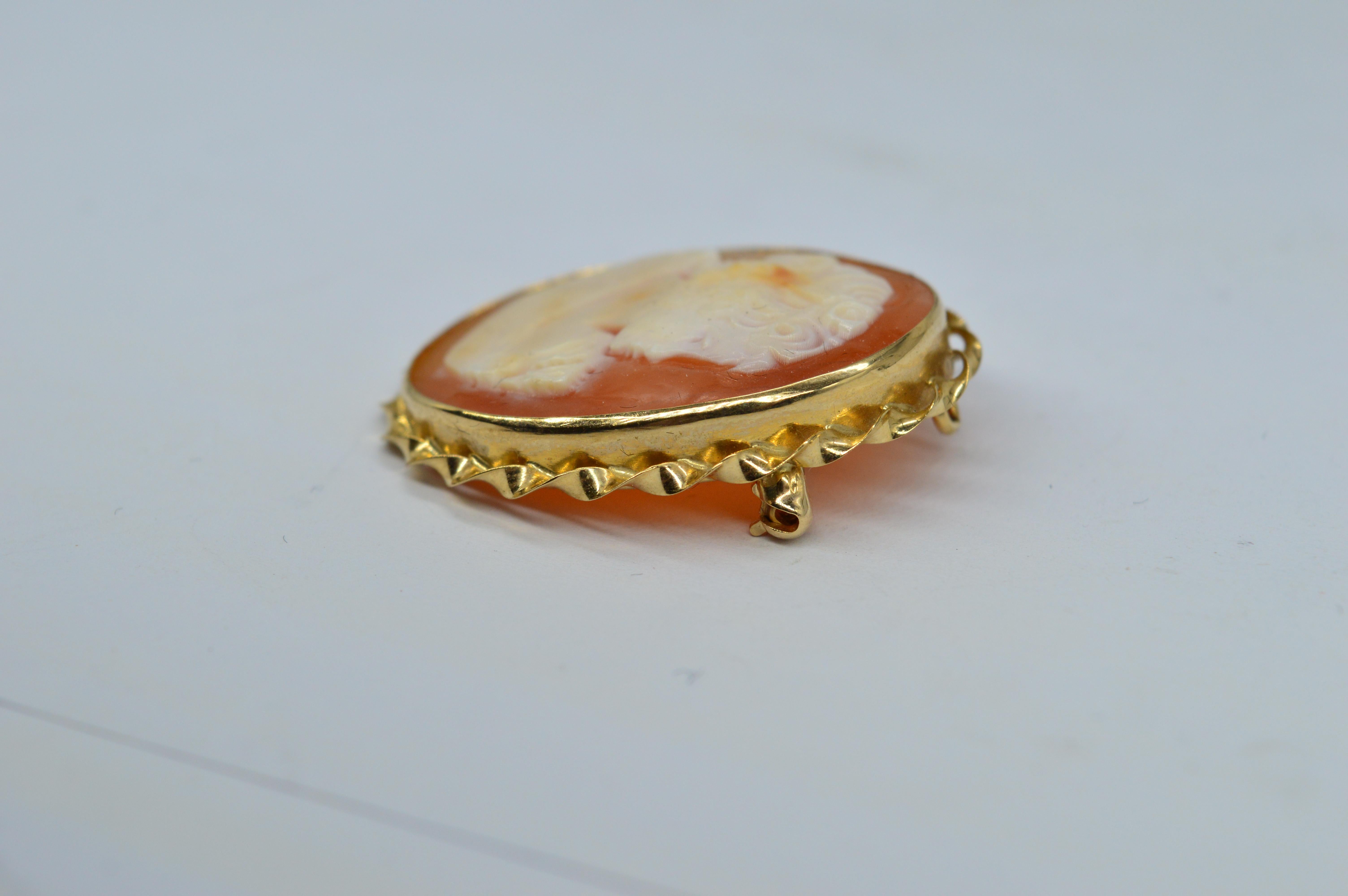Women's Antique 9ct Yellow Gold Cameo Shell Victorian Present Statement Brooch Pendant For Sale