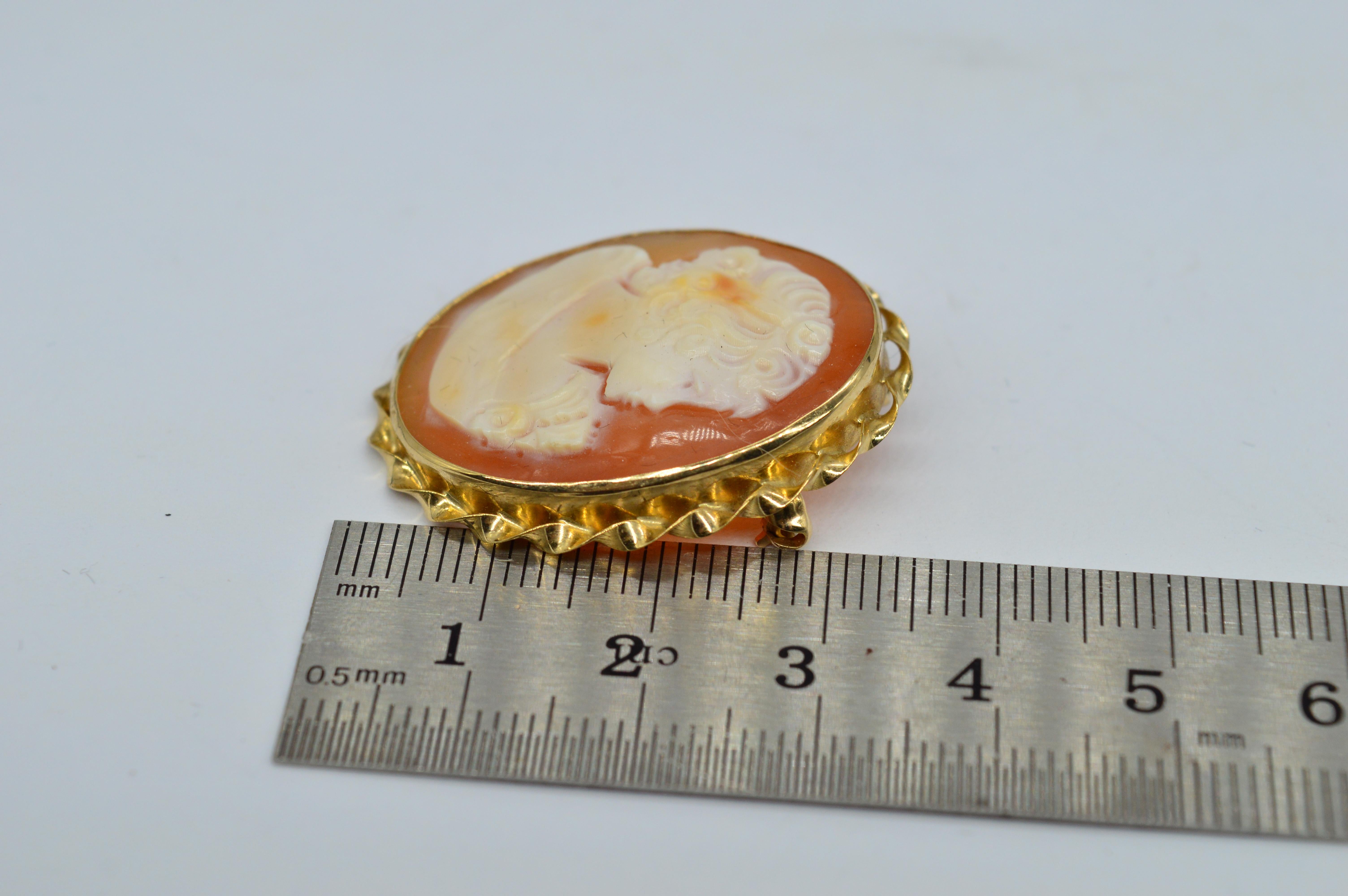 Antique 9ct Yellow Gold Cameo Shell Victorian Present Statement Brooch Pendant For Sale 3