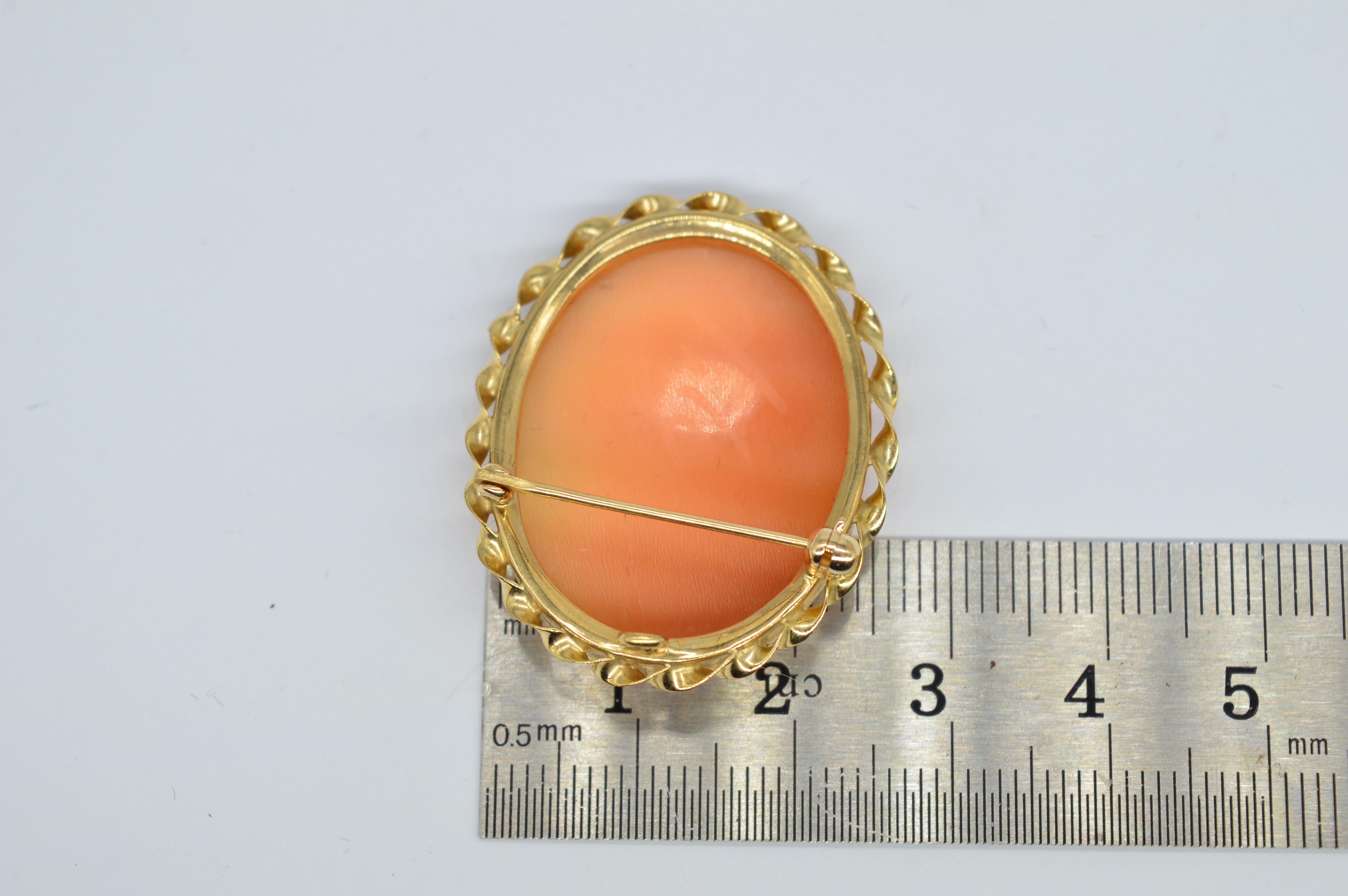 Antique 9ct Yellow Gold Cameo Shell Victorian Present Statement Brooch Pendant For Sale 4