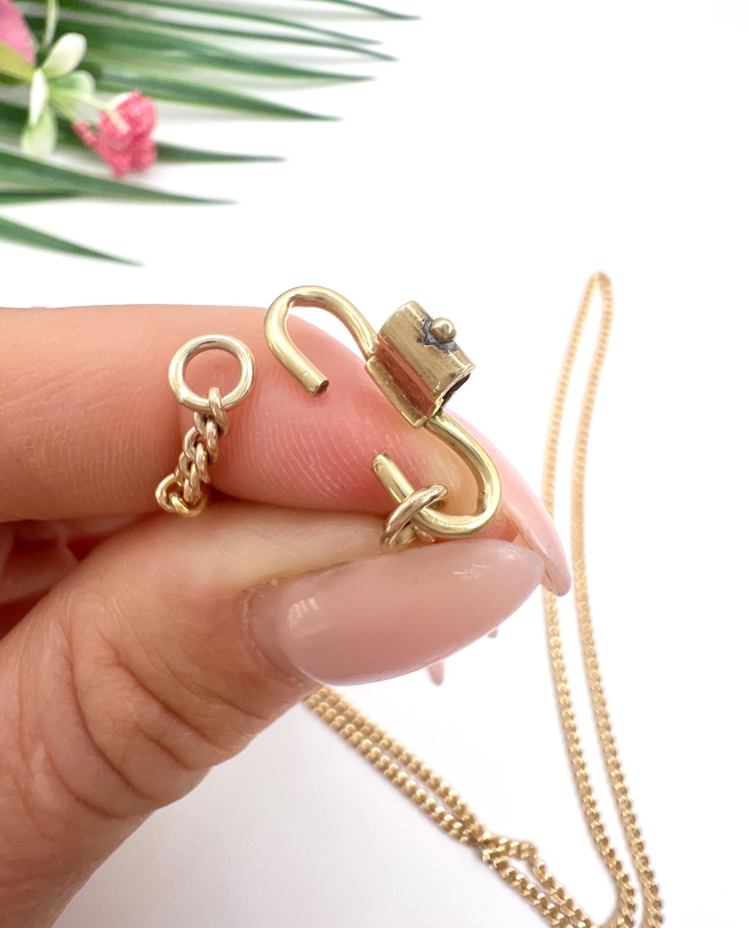 Antique 9ct Yellow Gold, Edwardian 23 Inch Fine Curb Link Chain with Fancy Clasp For Sale 2