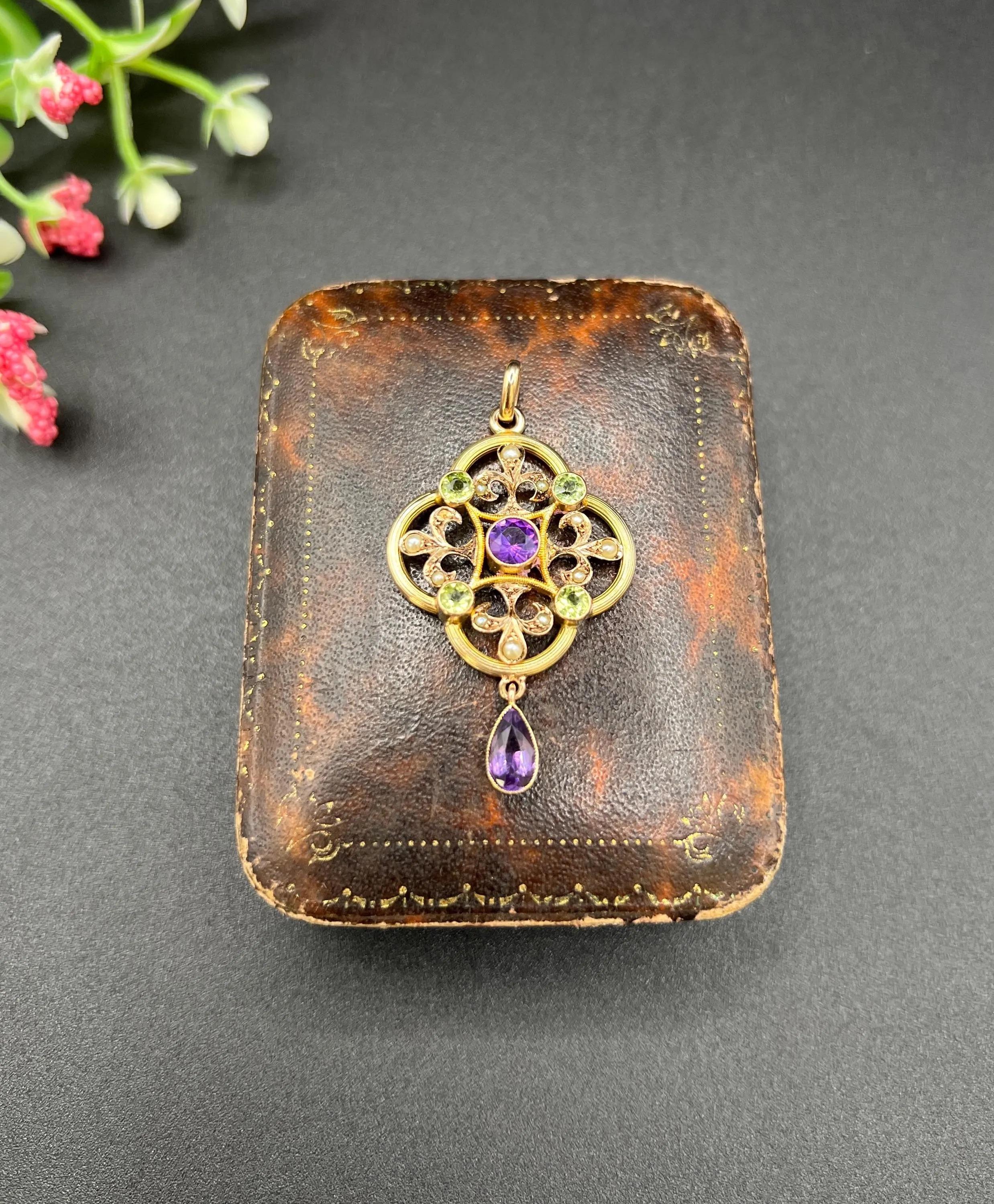 Antique 9ct Yellow Gold, Edwardian Amethyst, Pearl & Peridot Suffragette Pendent For Sale 1