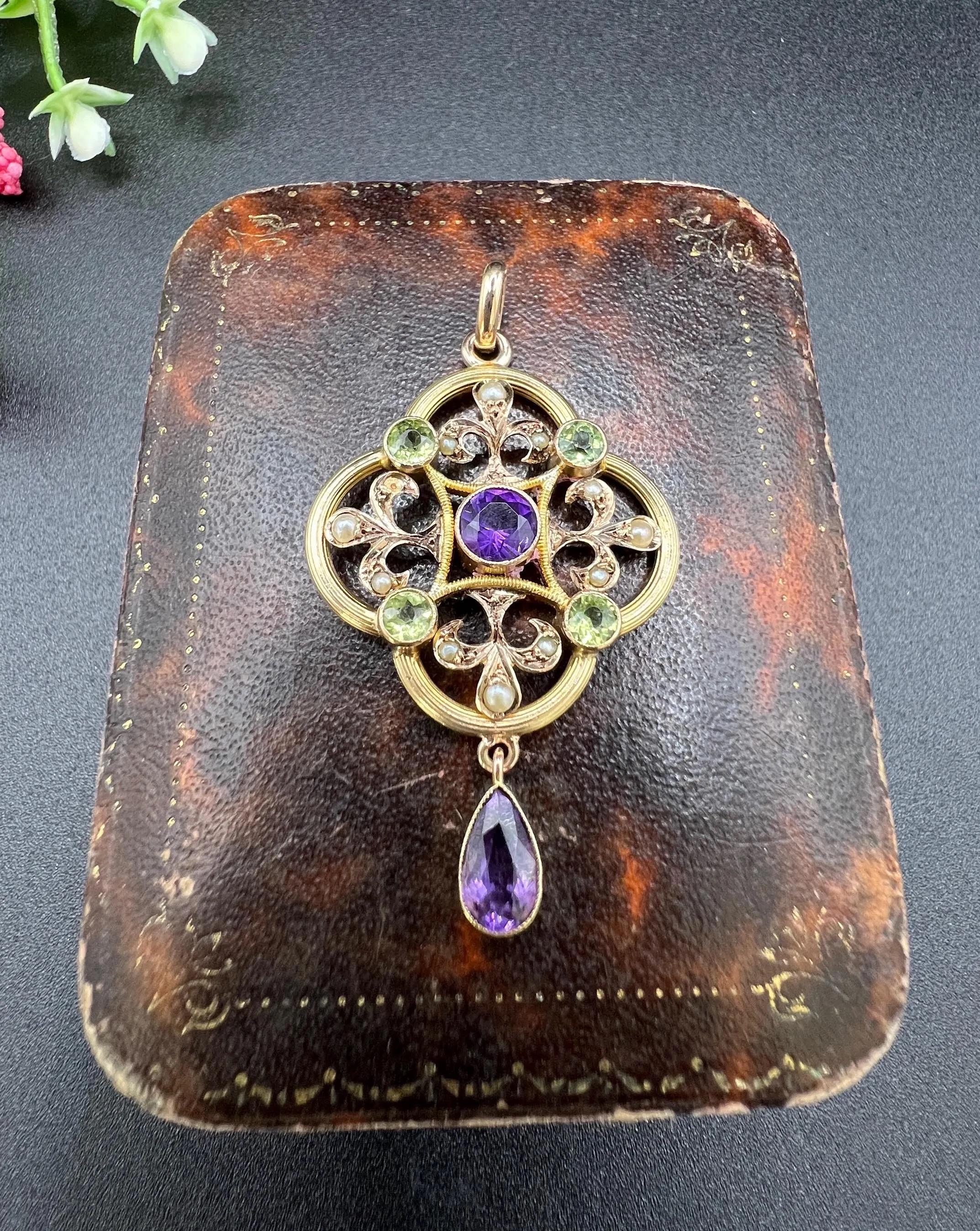 Antique 9ct Yellow Gold, Edwardian Amethyst, Pearl & Peridot Suffragette Pendent For Sale 2