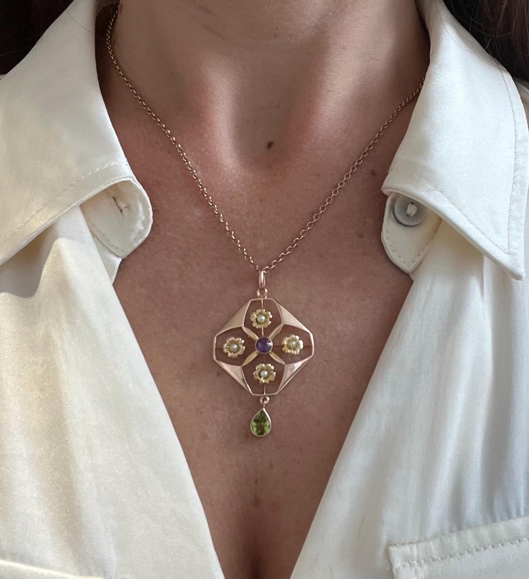 Antique 9ct Yellow Gold, Edwardian Amethyst, Pearl & Peridot Suffragette Pendent For Sale 3