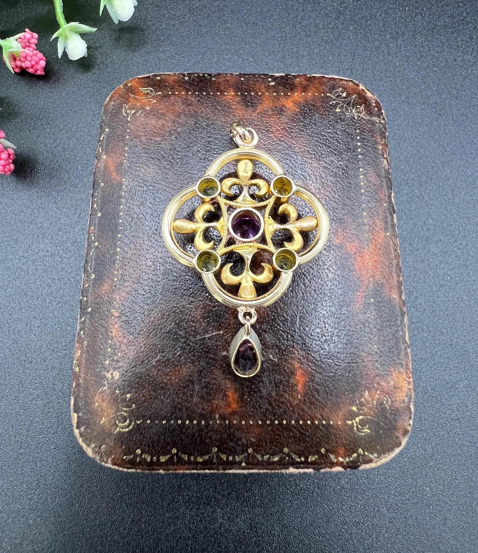 Antique 9ct Yellow Gold, Edwardian Amethyst, Pearl & Peridot Suffragette Pendent For Sale 3
