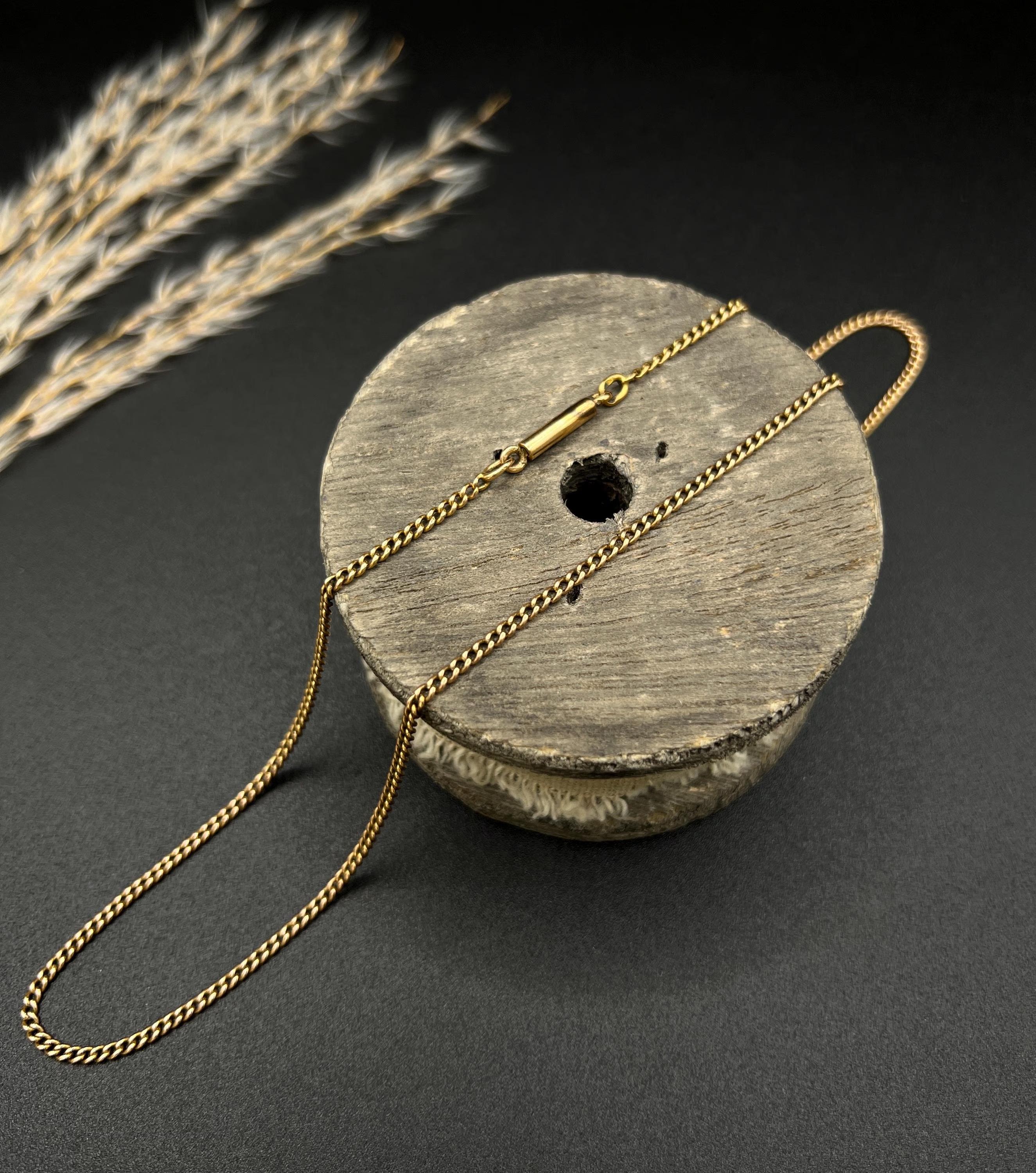 Antique 9ct Yellow Gold, Edwardian Curb Link 18.5 Inch Chain with Barrel Clasp For Sale 1