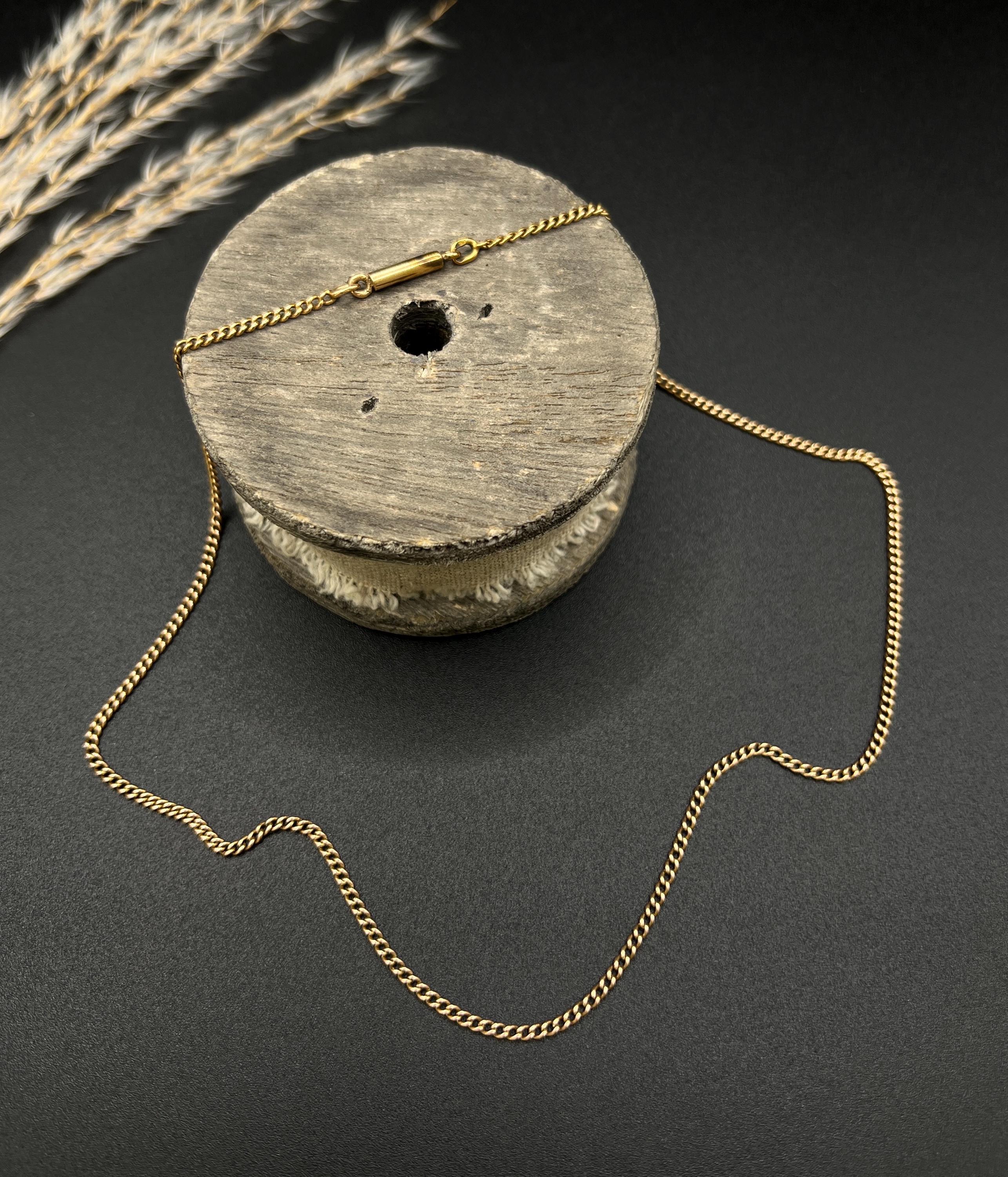 Antique 9ct Yellow Gold, Edwardian Curb Link 18.5 Inch Chain with Barrel Clasp For Sale 3